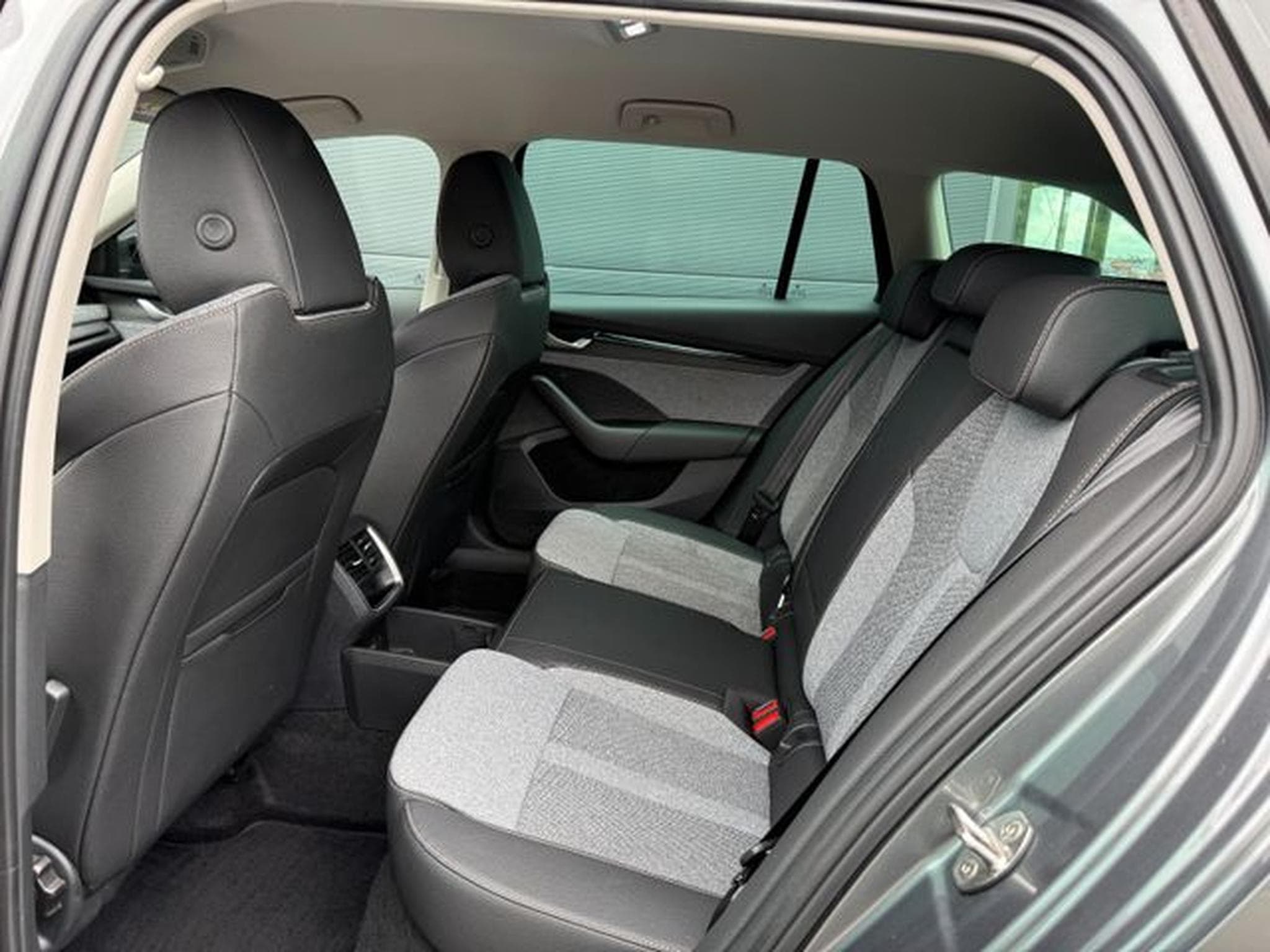 Skoda Octavia Octavia 2.0 TDI Selection Kamera Keyless LED ACC (2025) - Photo 11
