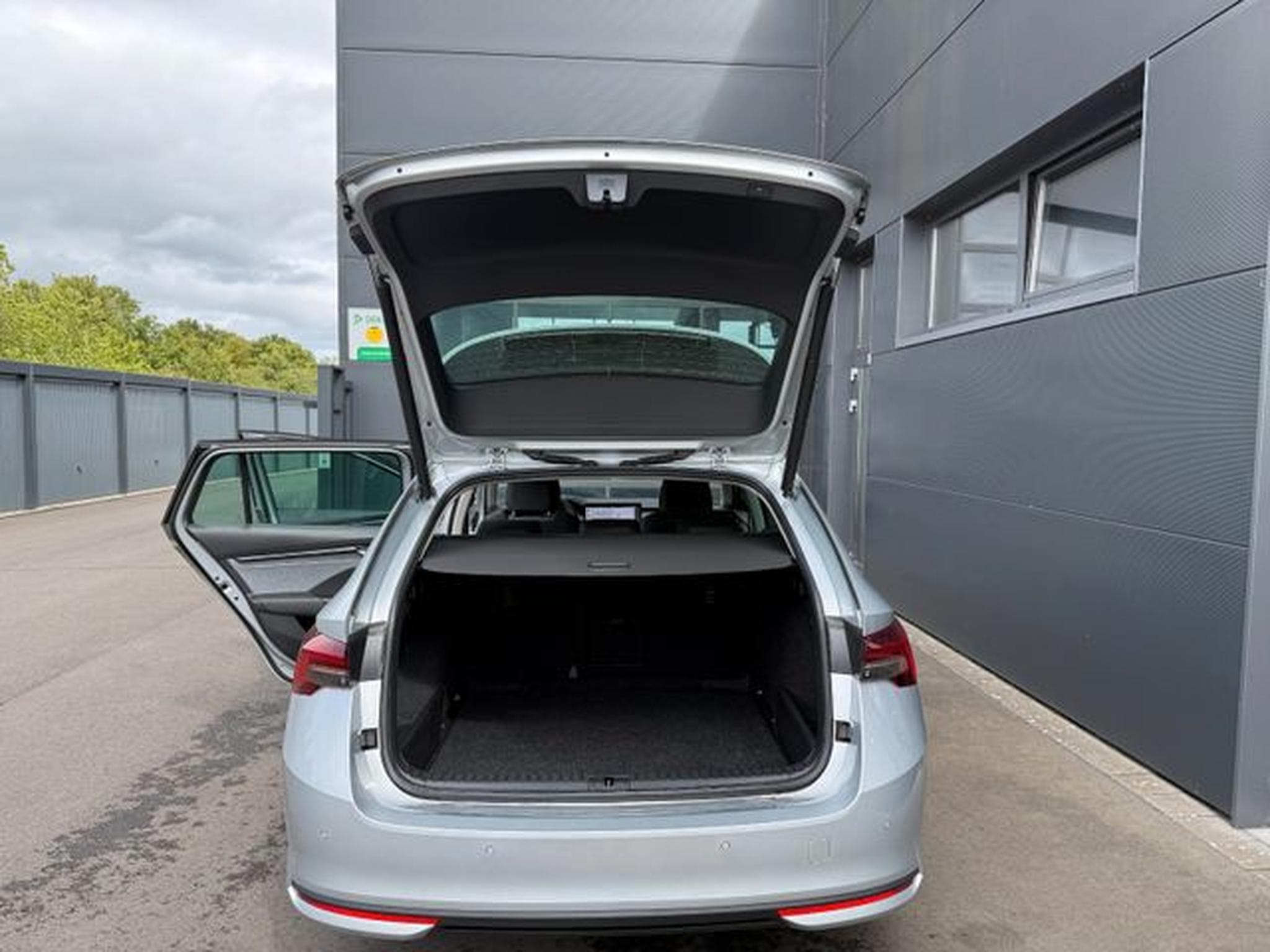 Skoda Octavia Octavia 2.0 TDI Selection Kamera Keyless LED ACC (2025) - Photo 12