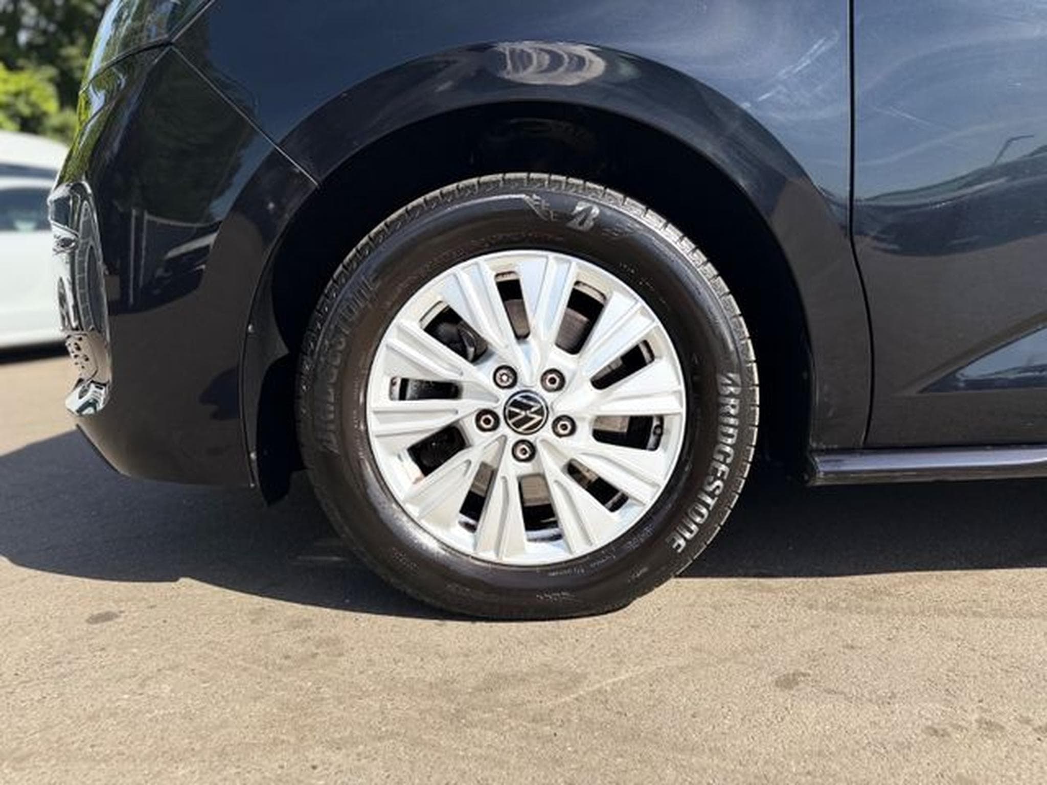 VW T7 T7 MULTIVAN*AUT*NAVI*2xSCHIEBETÜRE*KAM*7.SITZE* (2022) - Foto 14