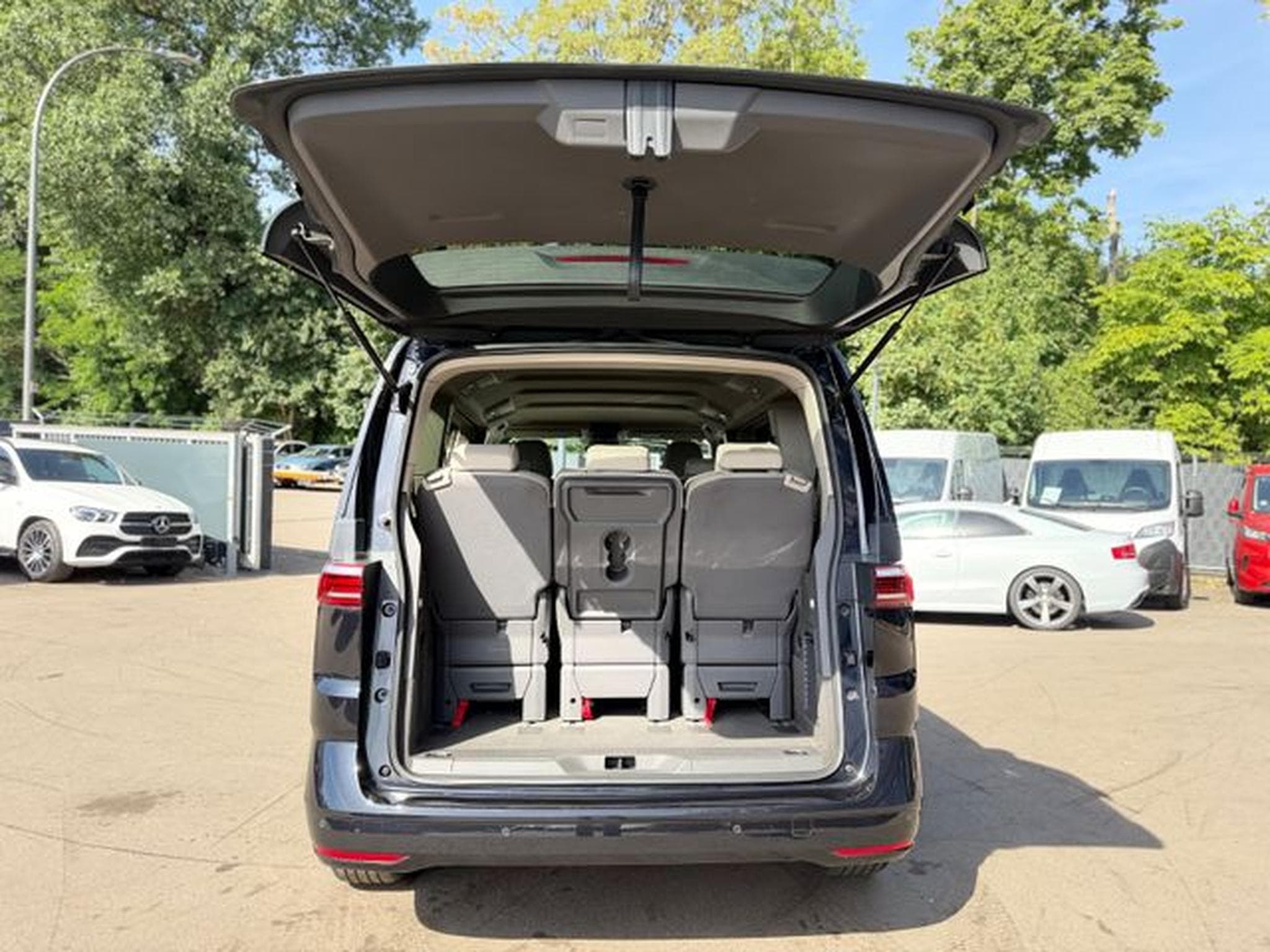 VW T7 T7 MULTIVAN*AUT*NAVI*2xSCHIEBETÜRE*KAM*7.SITZE* (2022) - Foto 7