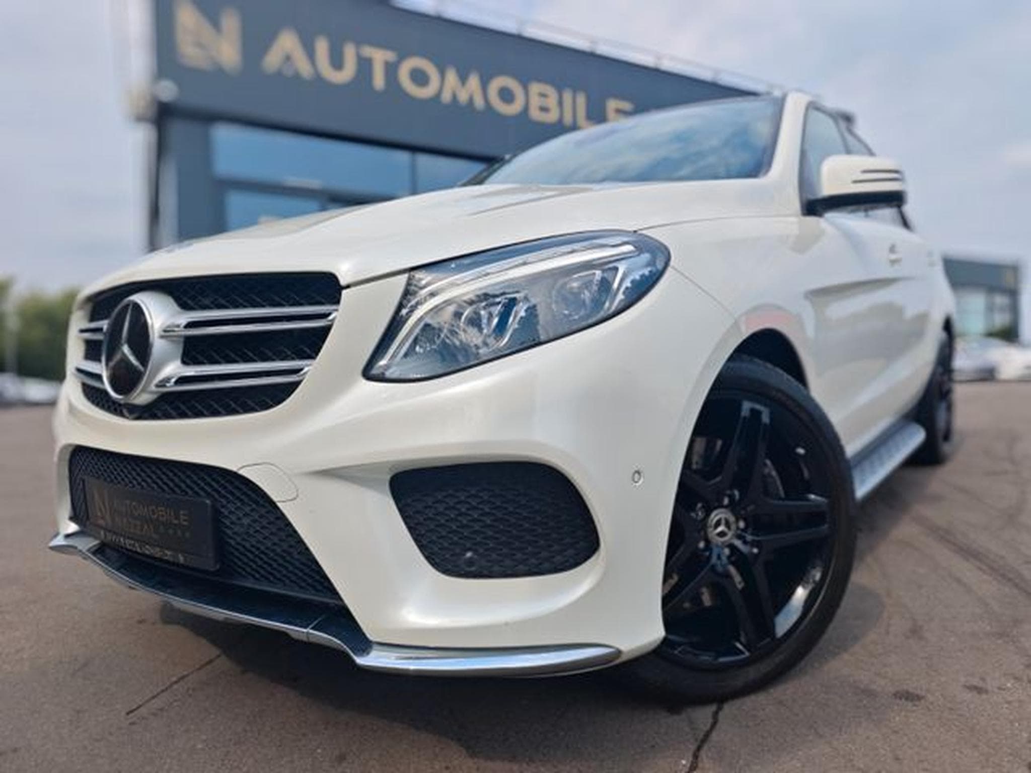 Mercedes GLE 500 GLE 500 4M*AMG-LINE*PANO*H&amp;K*SOFTCLOSE*AIRMATIC* (2016) - Foto 12