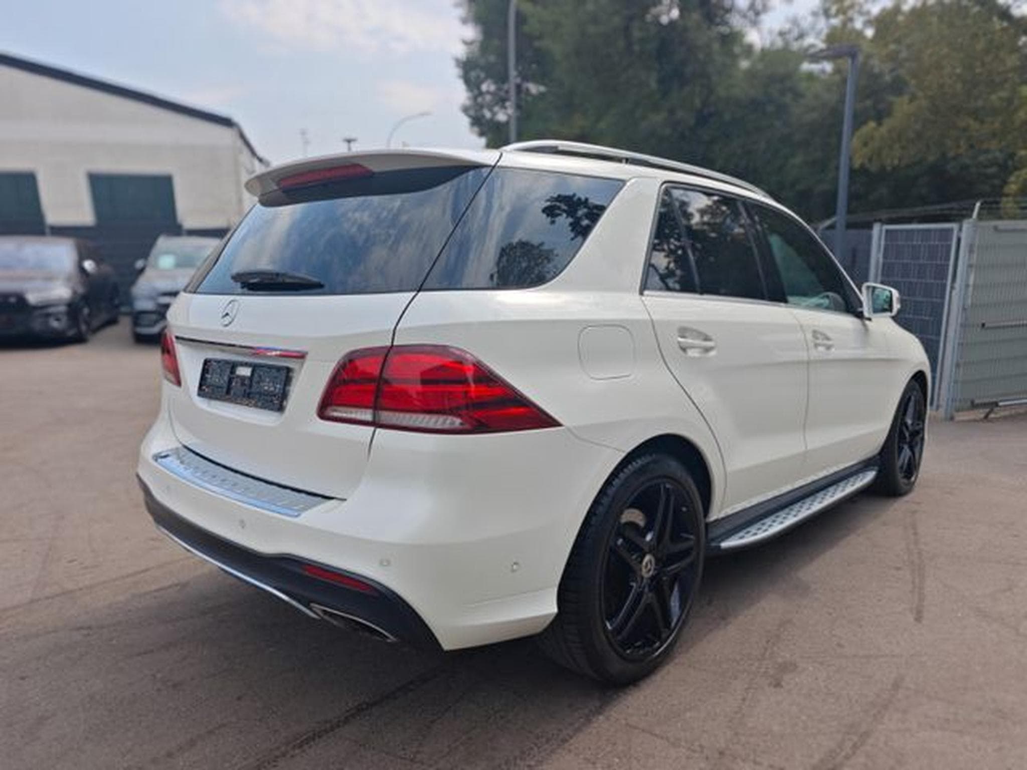 Mercedes GLE 500 GLE 500 4M*AMG-LINE*PANO*H&amp;K*SOFTCLOSE*AIRMATIC* (2016) - Foto 6