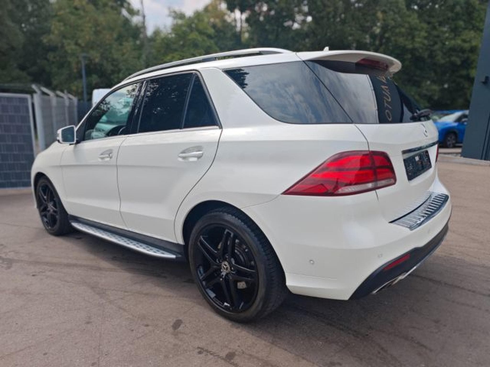 Mercedes GLE 500 GLE 500 4M*AMG-LINE*PANO*H&amp;K*SOFTCLOSE*AIRMATIC* (2016) - Foto 7