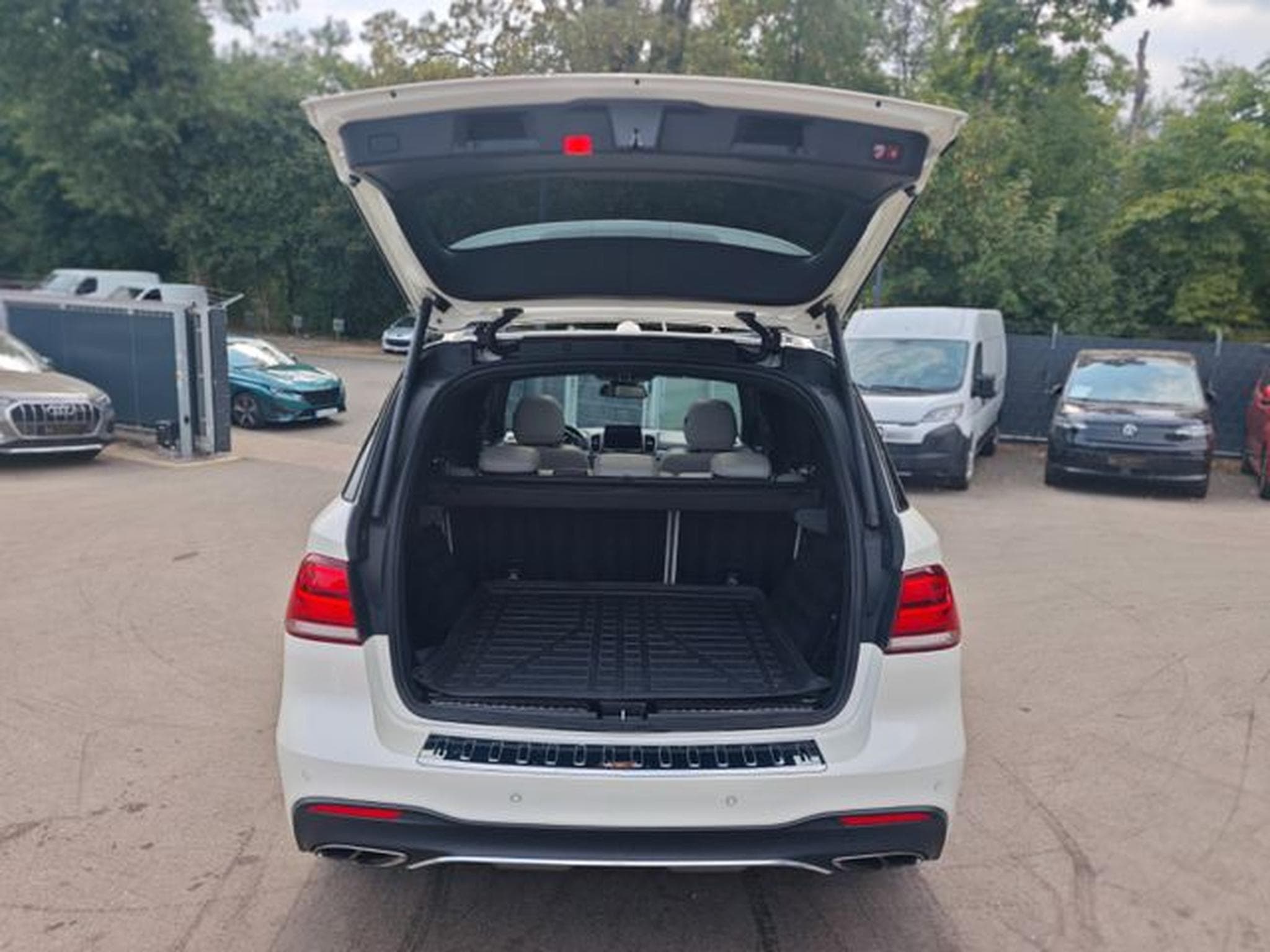 Mercedes GLE 500 GLE 500 4M*AMG-LINE*PANO*H&amp;K*SOFTCLOSE*AIRMATIC* (2016) - Foto 9