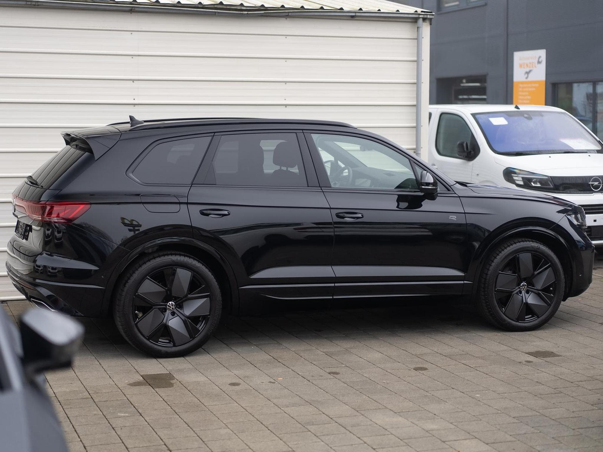 VW Touareg R-Line (2024) - Photo 3