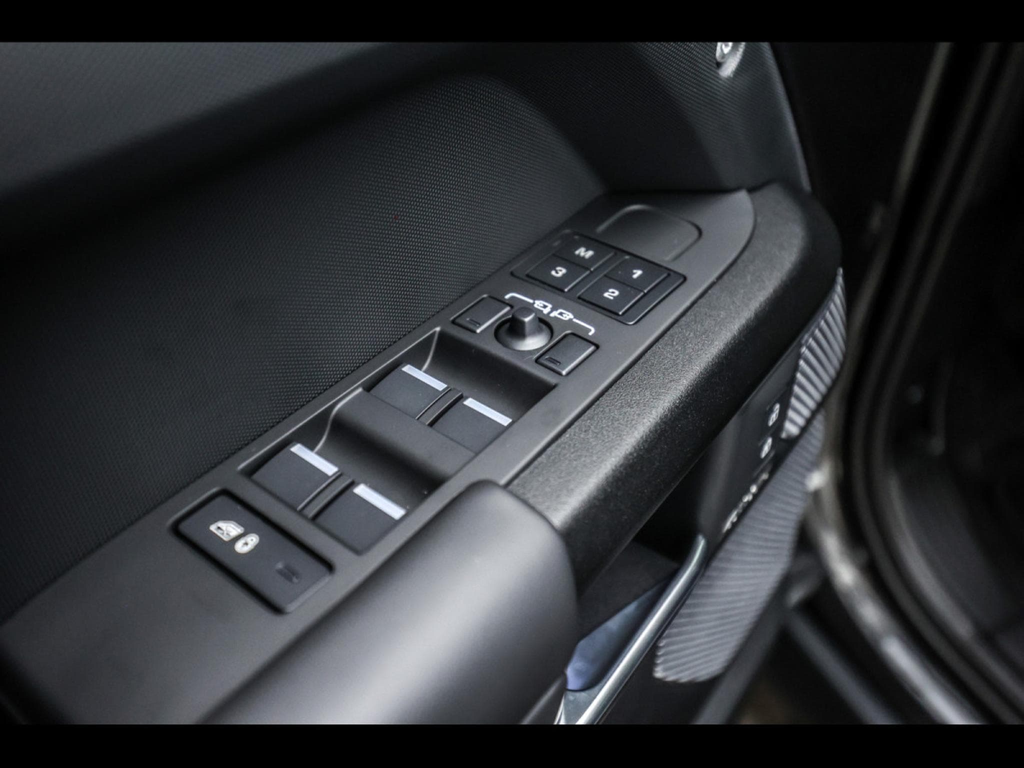 Land-Rover Defender 110 P525 5.0 V8 AWD CARPATHIAN EDITION – CARPATHIAN GREY (2022) - Photo 22