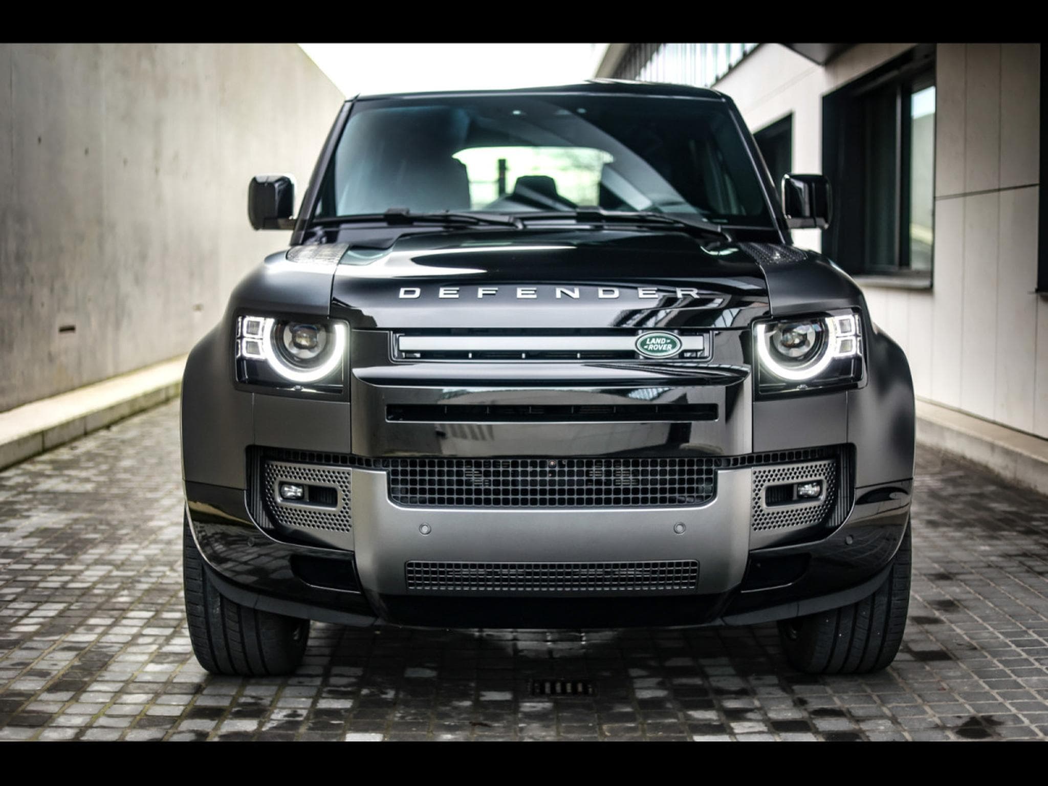 Land-Rover Defender 110 P525 5.0 V8 AWD CARPATHIAN EDITION – CARPATHIAN GREY (2022) - Photo 4