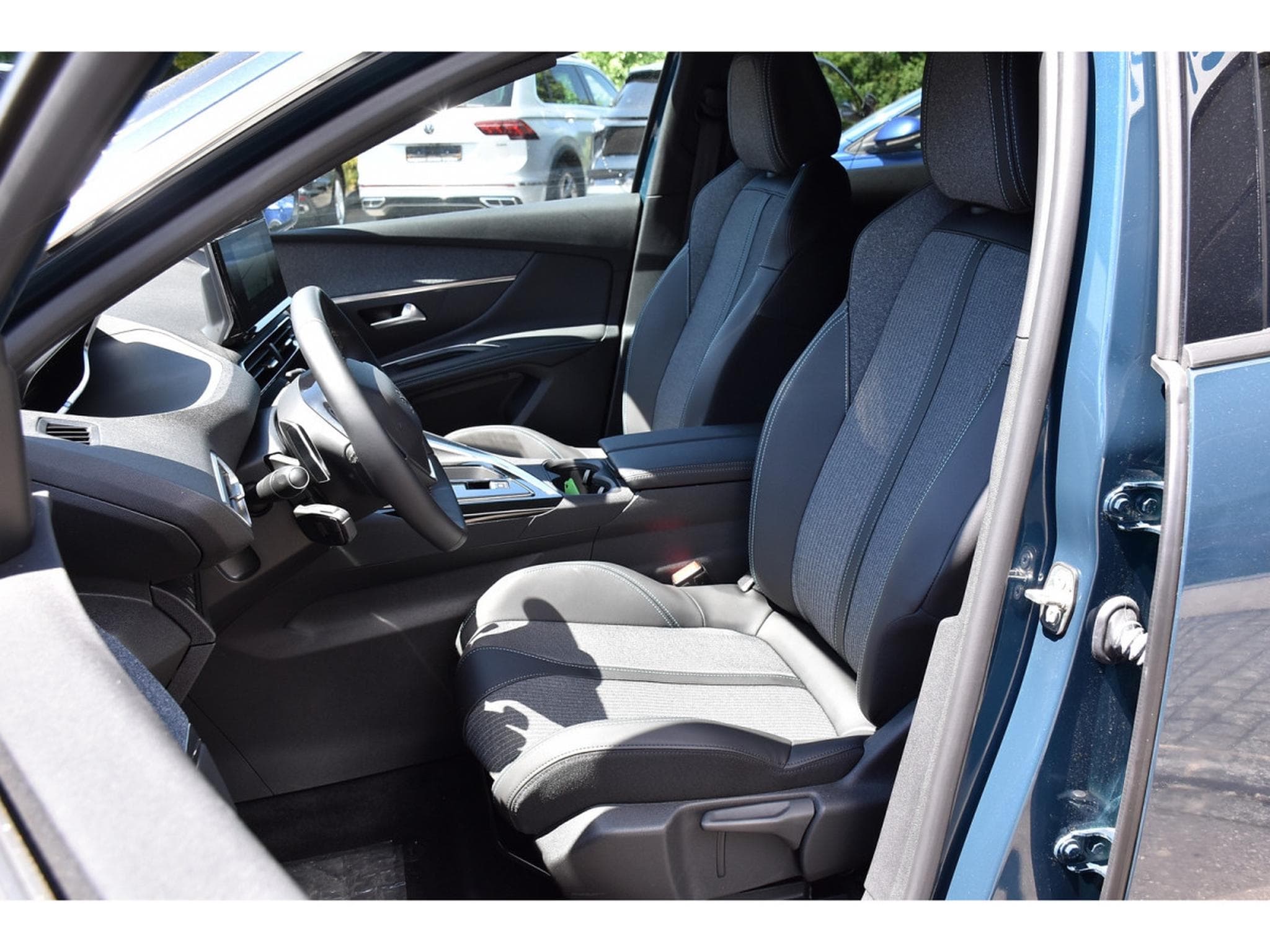 Peugeot 3008 1.6 Hybrid PHEV 224 Allure e-EAT8 LANE SIDE CAM NEUF (2023) - Photo 6