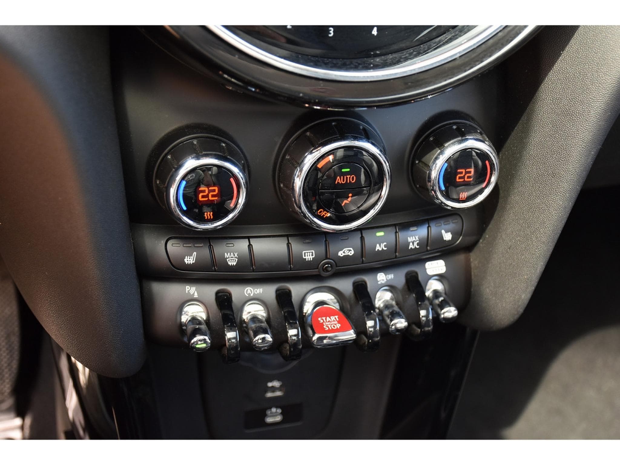Mini Cooper 1.5A PANO CUIR GPS HUD CAM PARK KEYLESS 1° MAIN (2023) - Photo 15