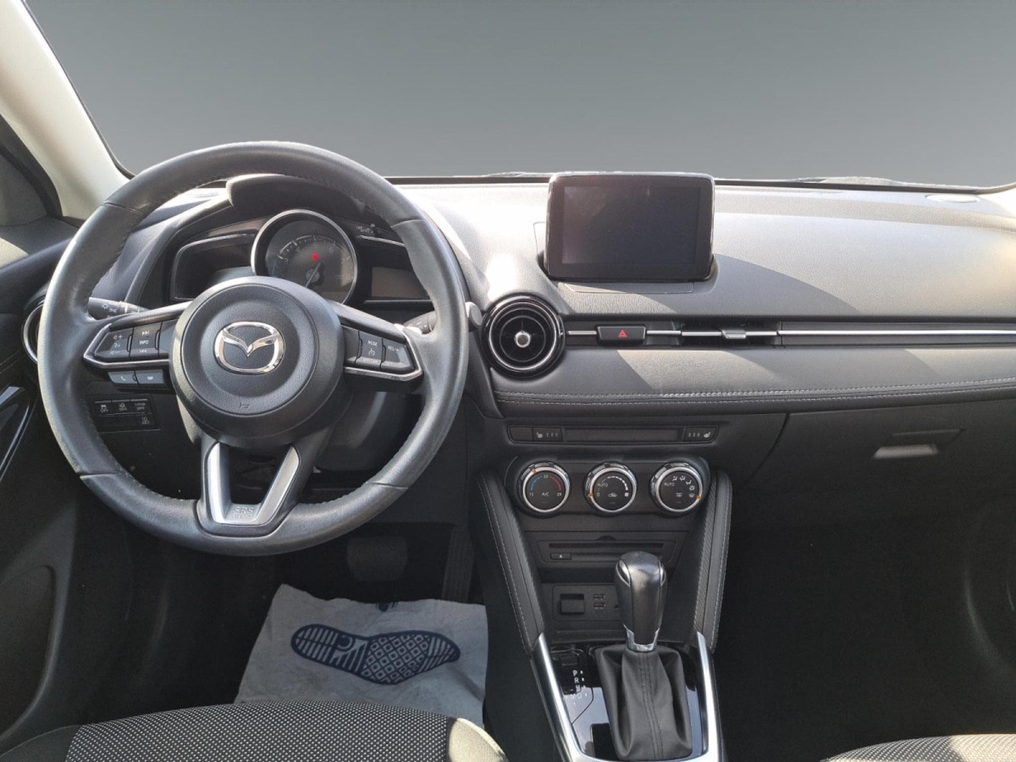 Mazda 2 1.5i Skyactiv-G Skycruise (2017) - Foto 10