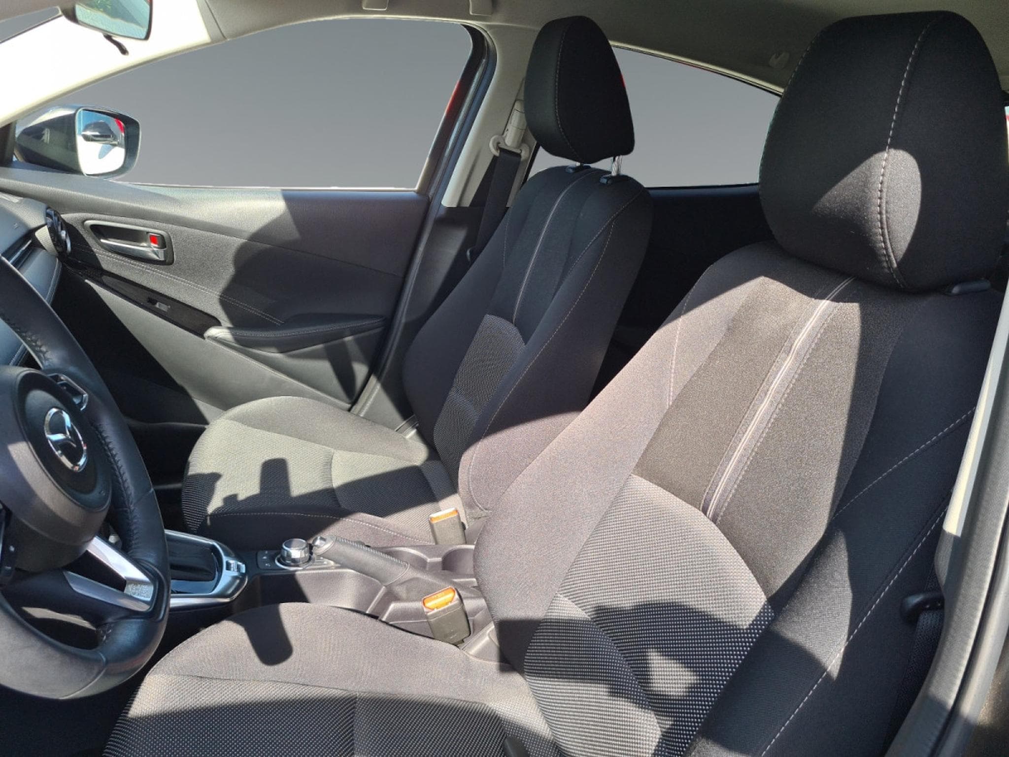 Mazda 2 1.5i Skyactiv-G Skycruise (2017) - Foto 8