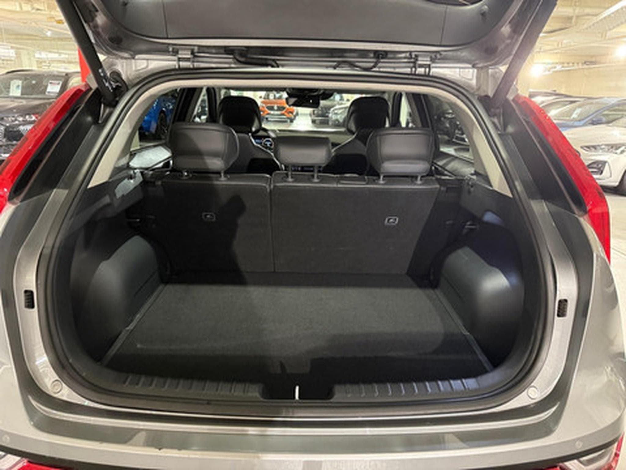 Kia Niro Pure 1.6 GDi PHEV 6DCT (2022) - Photo 12
