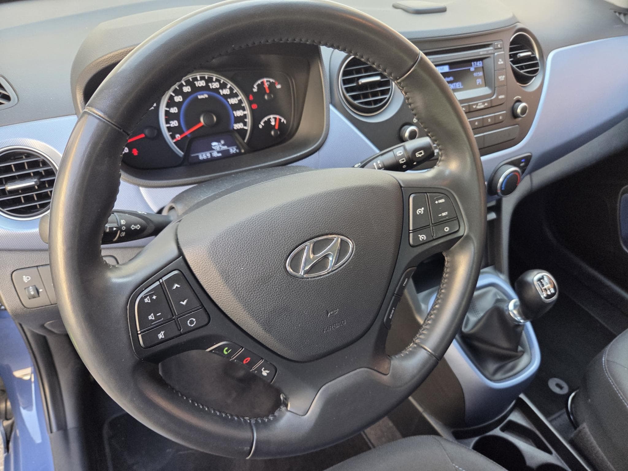 Hyundai i10 1.0 Blue Drive 67 CV Garantie 12 Mois (2016) - Photo 13