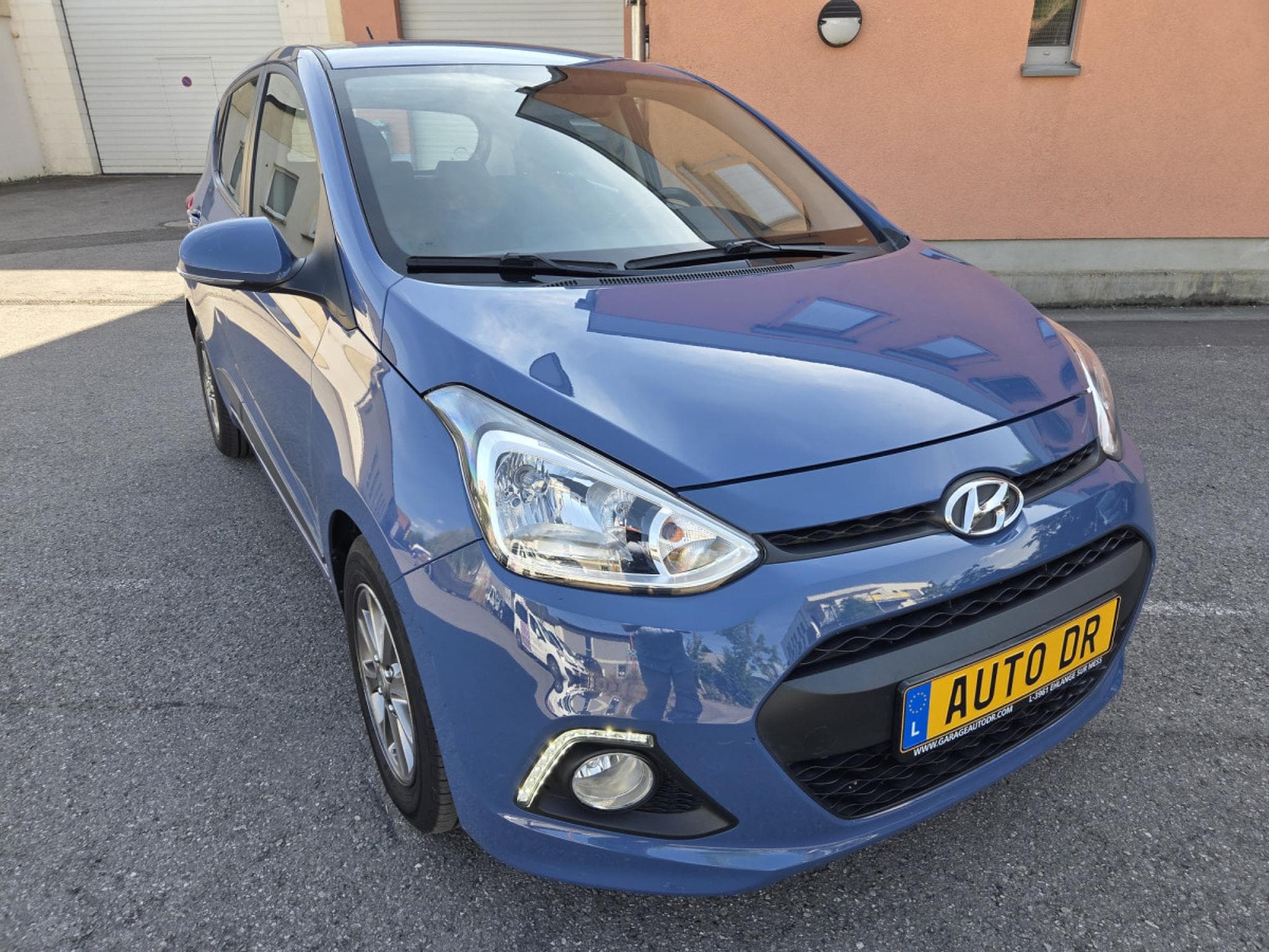 Hyundai i10 1.0 Blue Drive 67 CV Garantie 12 Mois (2016) - Photo 18