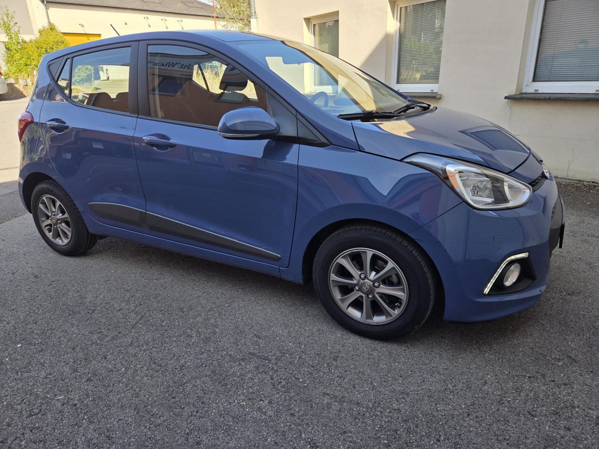 Hyundai i10 1.0 Blue Drive 67 CV Garantie 12 Mois (2016) - Photo 3