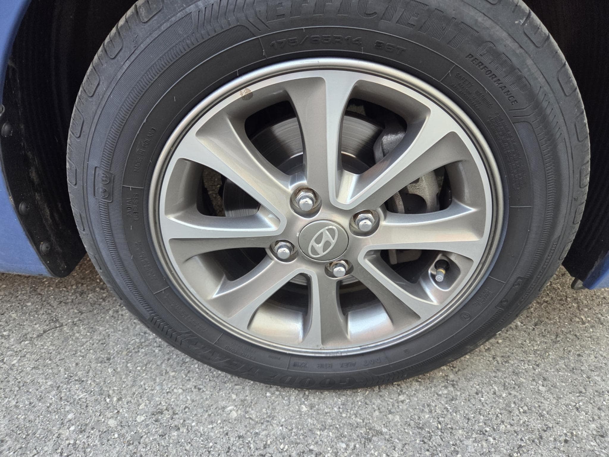 Hyundai i10 1.0 Blue Drive 67 CV Garantie 12 Mois (2016) - Photo 4