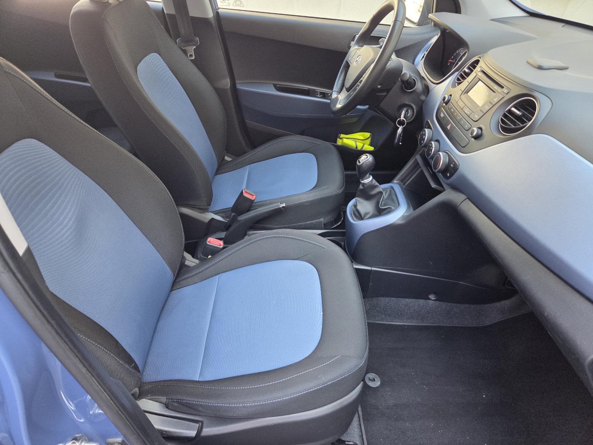 Hyundai i10 1.0 Blue Drive 67 CV Garantie 12 Mois (2016) - Photo 6