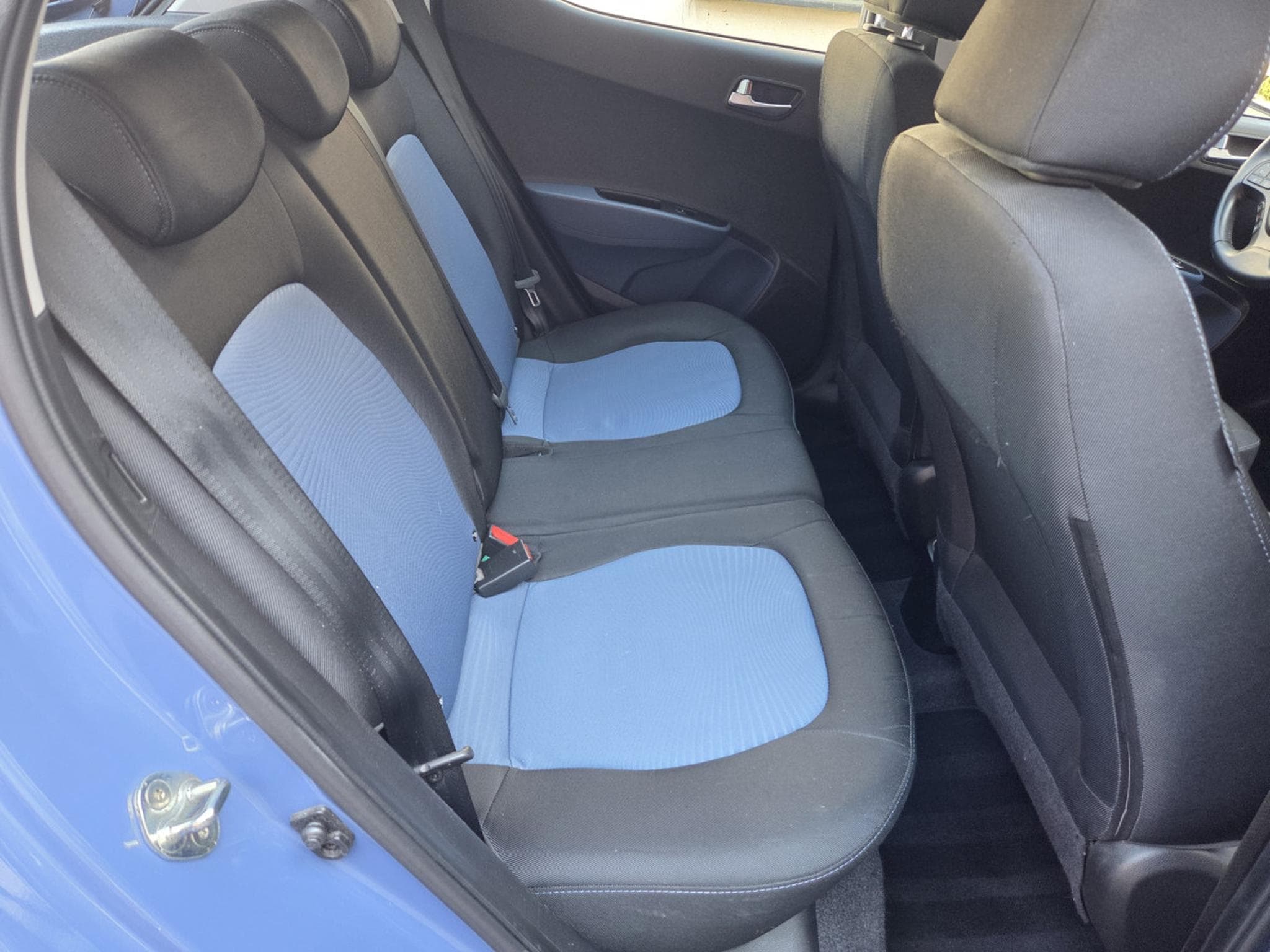 Hyundai i10 1.0 Blue Drive 67 CV Garantie 12 Mois (2016) - Photo 7