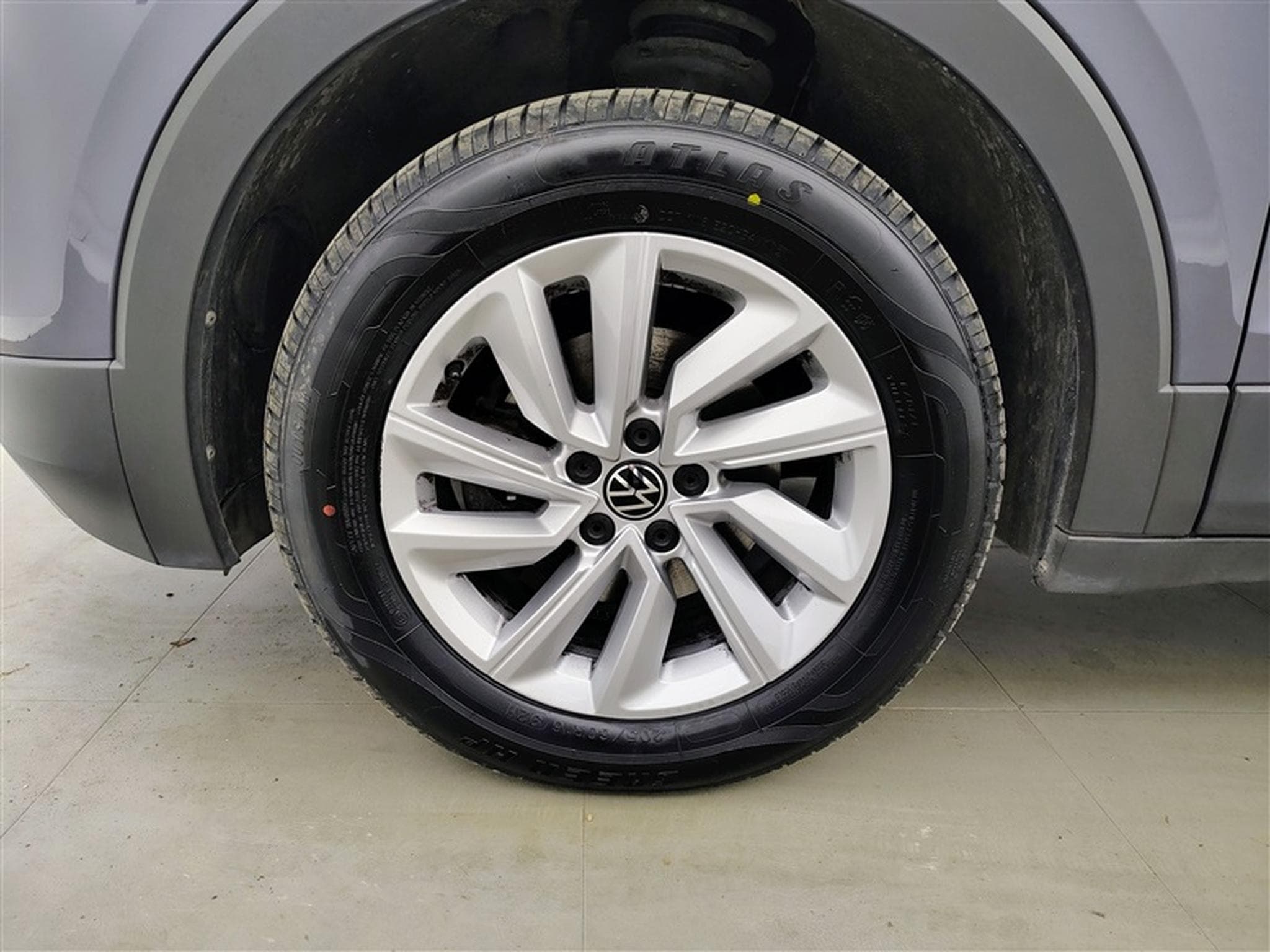 VW T-Cross 1.0 TSI Life DSG NAVI / CLIM / PDC AV-AR (2022) - Foto 6