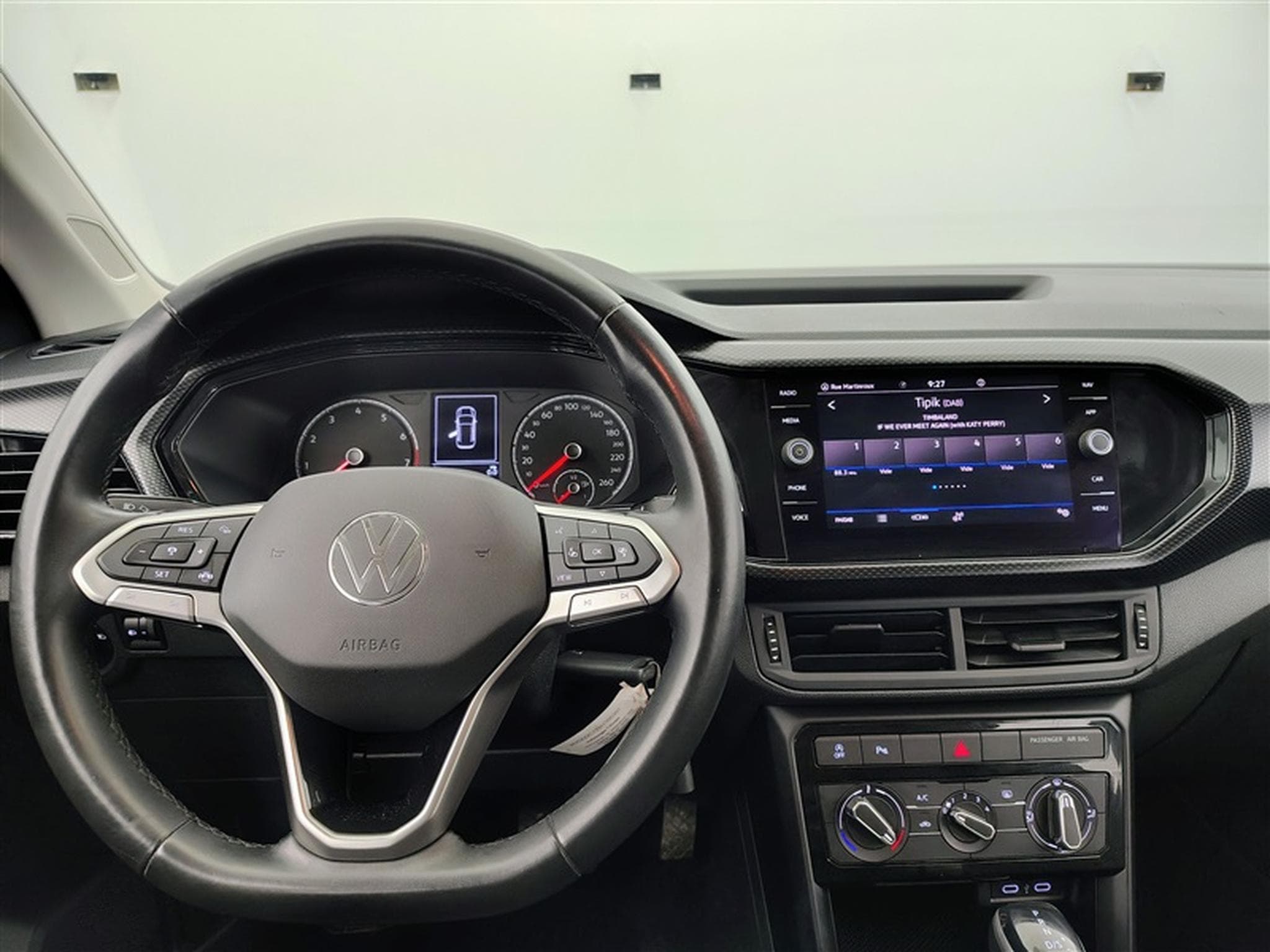 VW T-Cross 1.0 TSI Life DSG NAVI / CLIM / PDC AV-AR (2022) - Foto 9