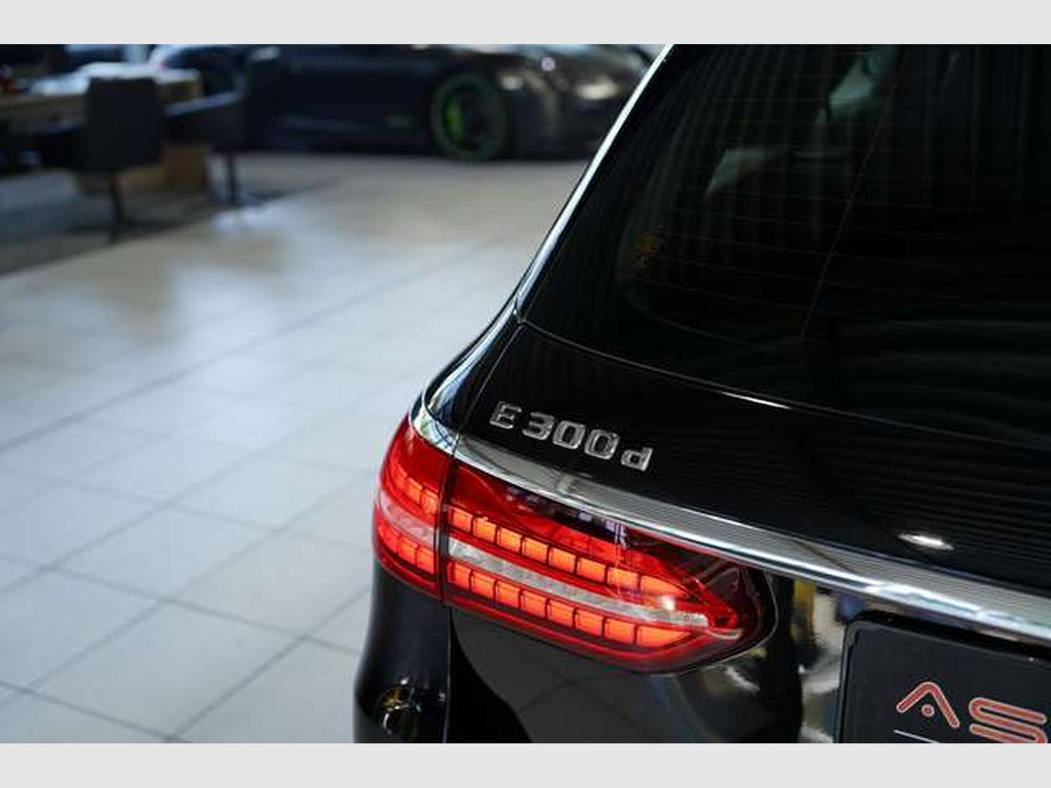 Mercedes E 300 d T 4M AMG Line *2.H *19 *GSD *AHK *MwSt. (2021) - Photo 12