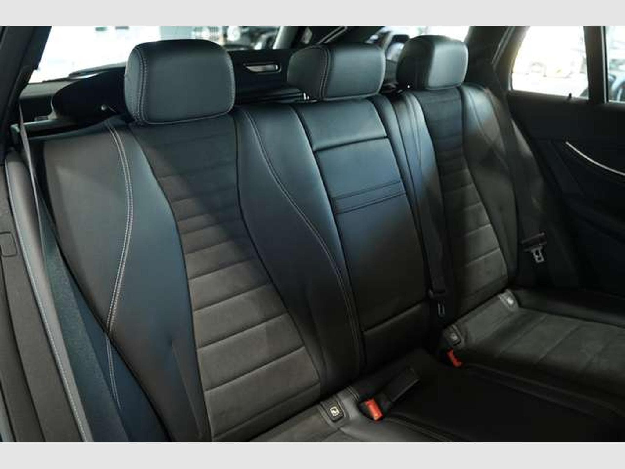 Mercedes E 300 d T 4M AMG Line *2.H *19 *GSD *AHK *MwSt. (2021) - Photo 21
