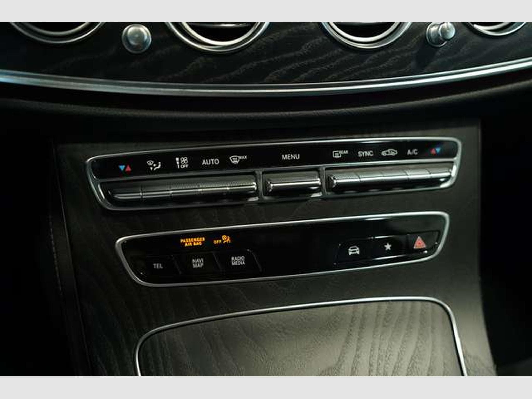 Mercedes E 300 d T 4M AMG Line *2.H *19 *GSD *AHK *MwSt. (2021) - Photo 29