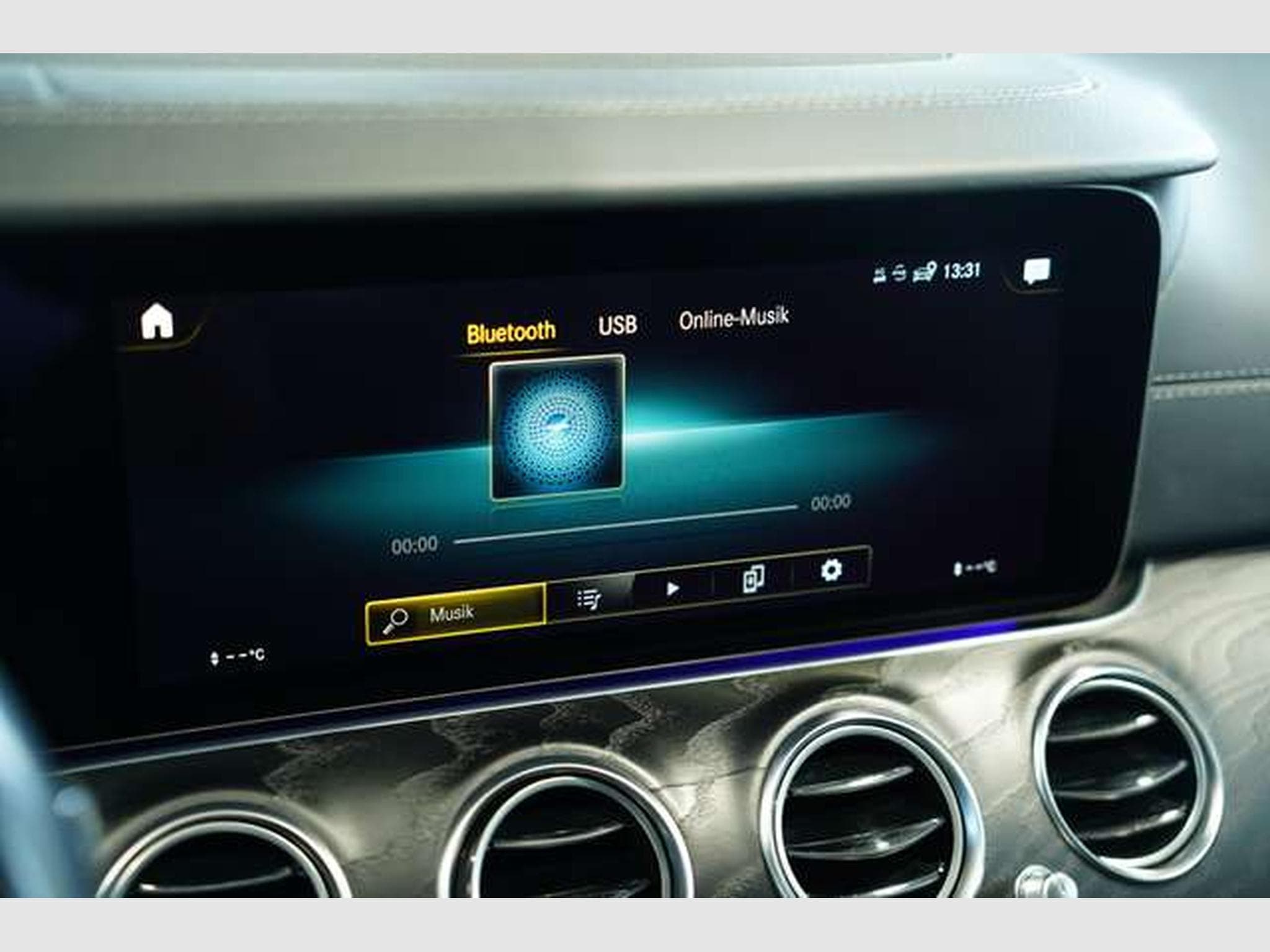 Mercedes E 300 d T 4M AMG Line *2.H *19 *GSD *AHK *MwSt. (2021) - Photo 34