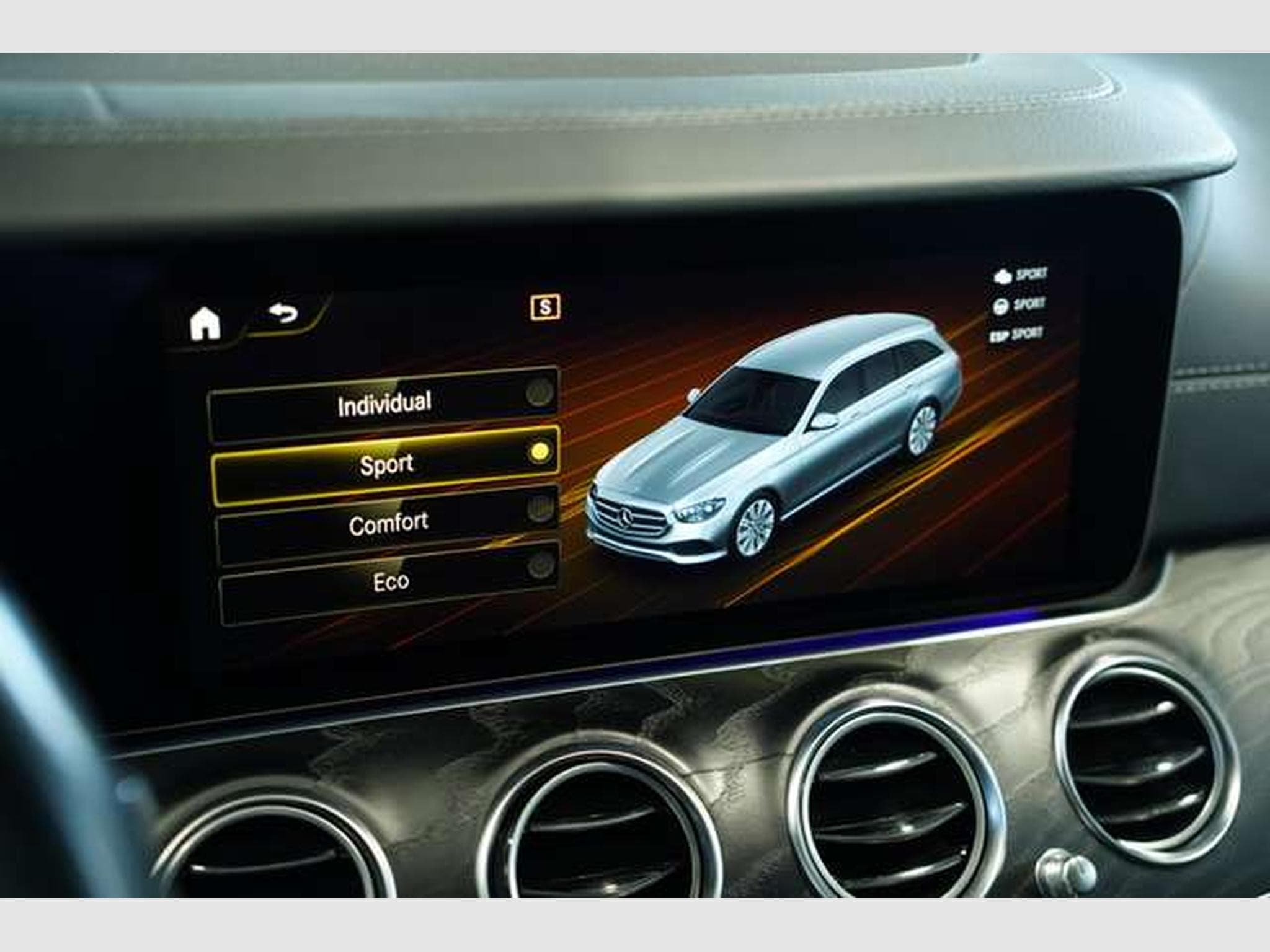 Mercedes E 300 d T 4M AMG Line *2.H *19 *GSD *AHK *MwSt. (2021) - Photo 36