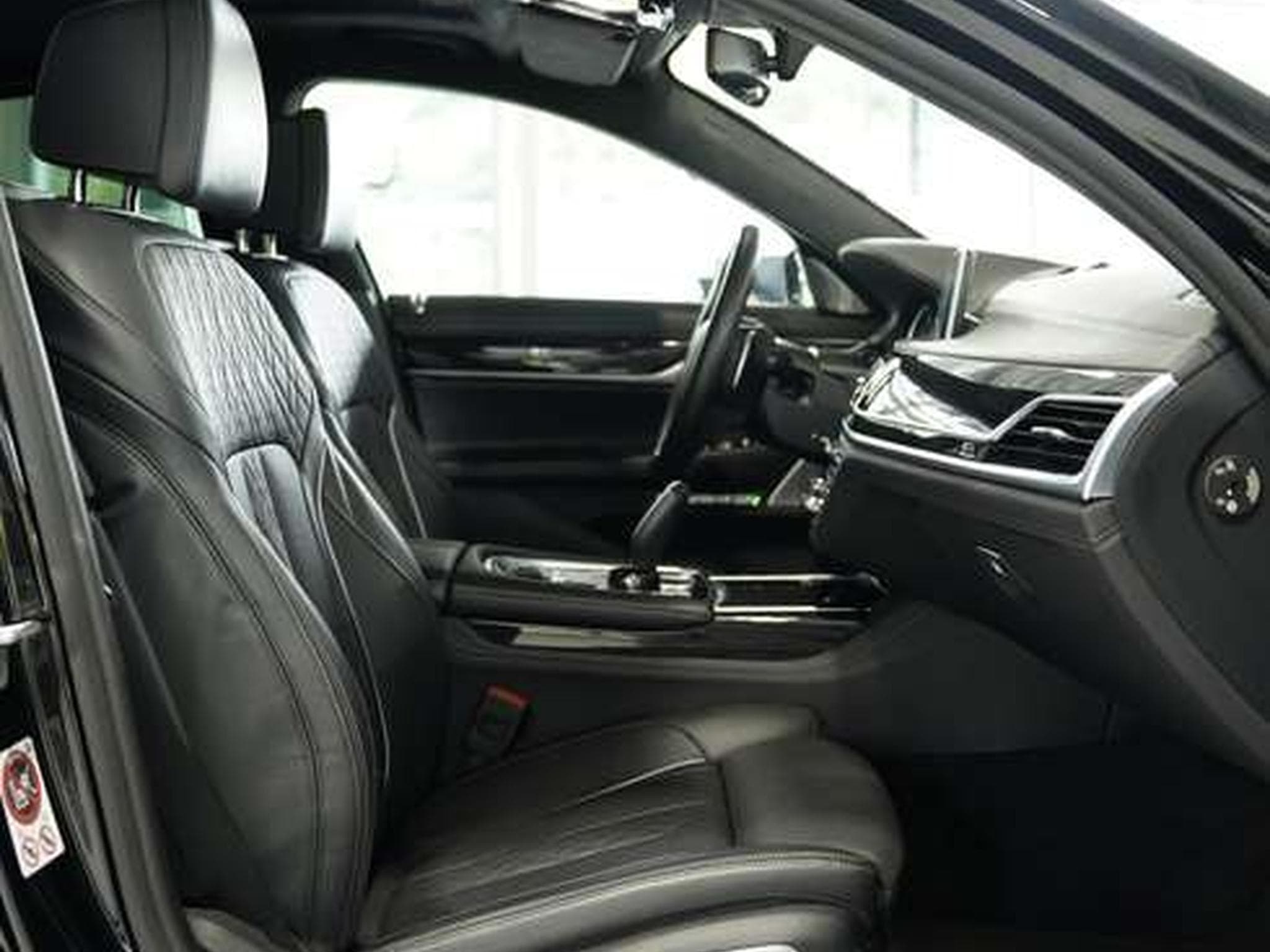 BMW 750 i xDrive M Sportpaket*20 *B&W *GSD *S-AGA (2015) - Photo 14