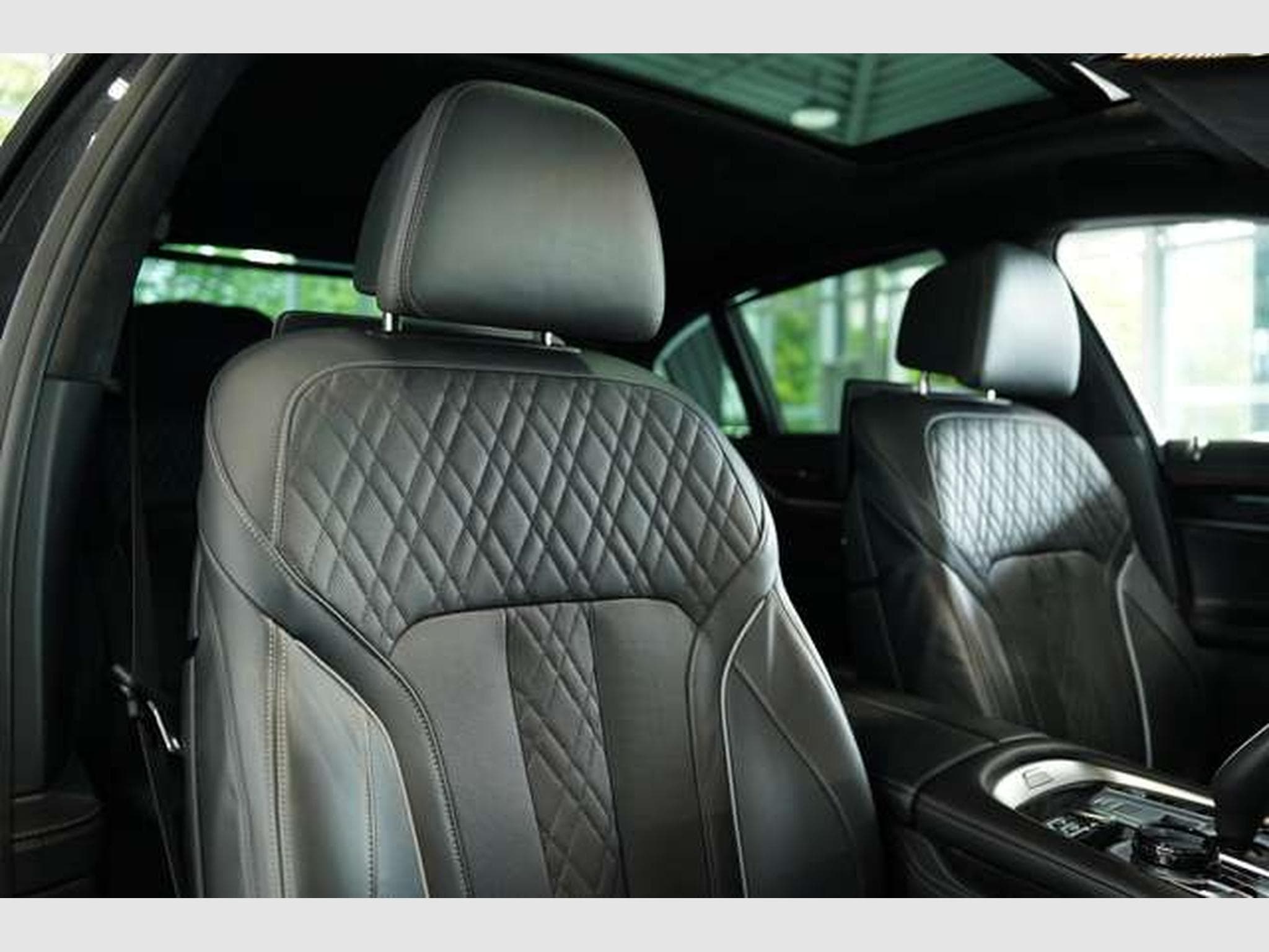 BMW 750 i xDrive M Sportpaket*20 *B&W *GSD *S-AGA (2015) - Photo 16