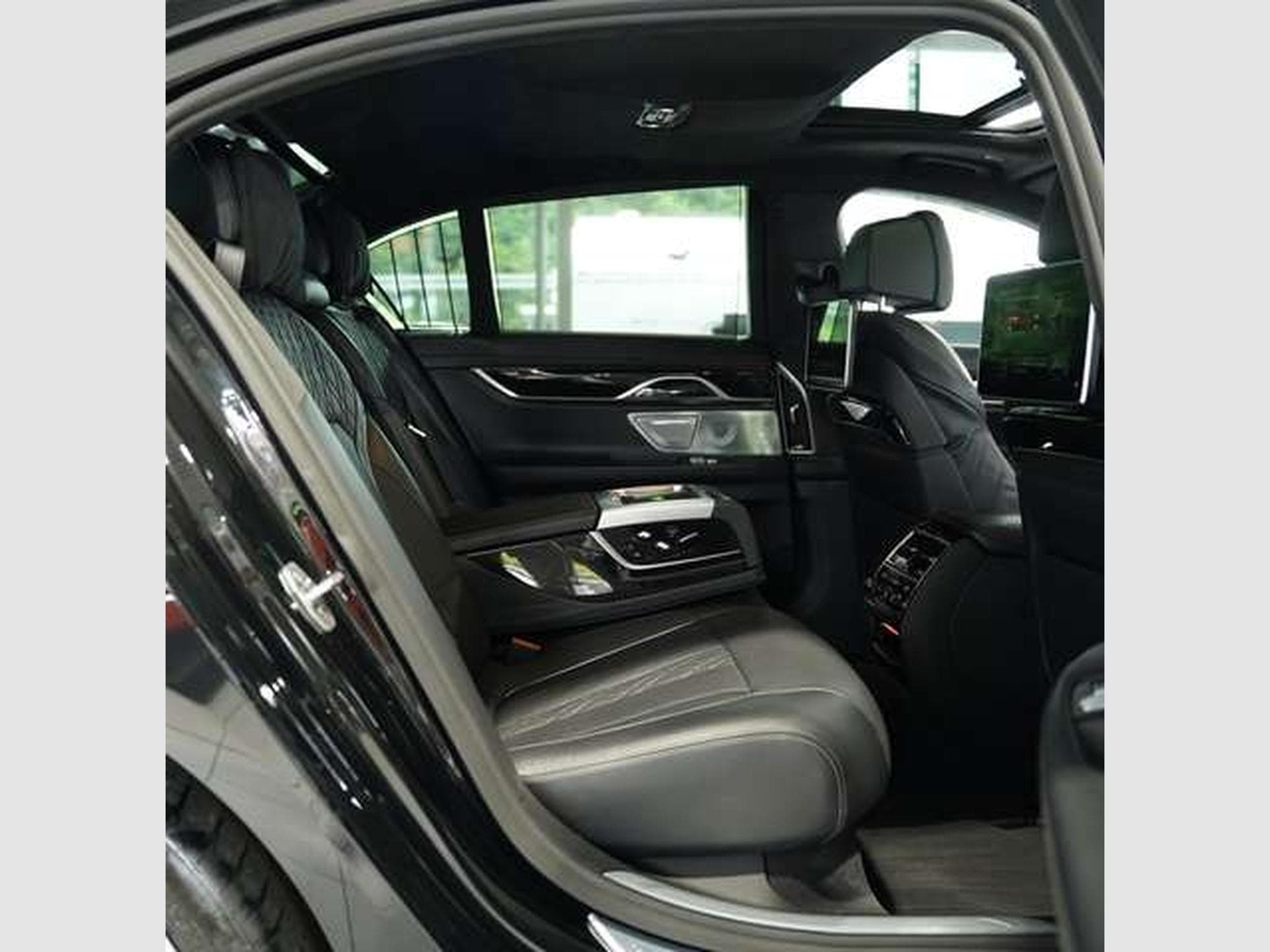 BMW 750 i xDrive M Sportpaket*20 *B&W *GSD *S-AGA (2015) - Photo 17