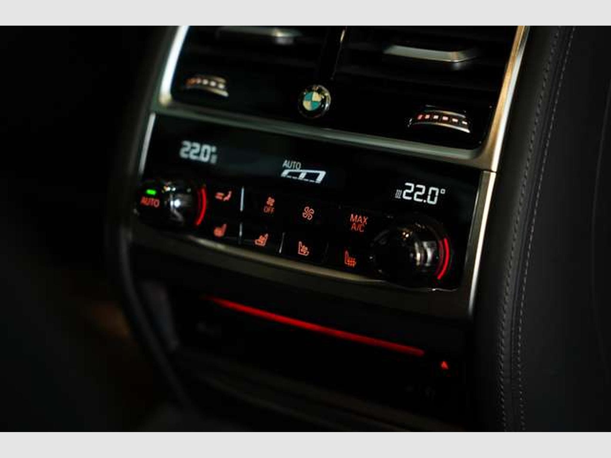 BMW 750 i xDrive M Sportpaket*20 *B&W *GSD *S-AGA (2015) - Photo 21
