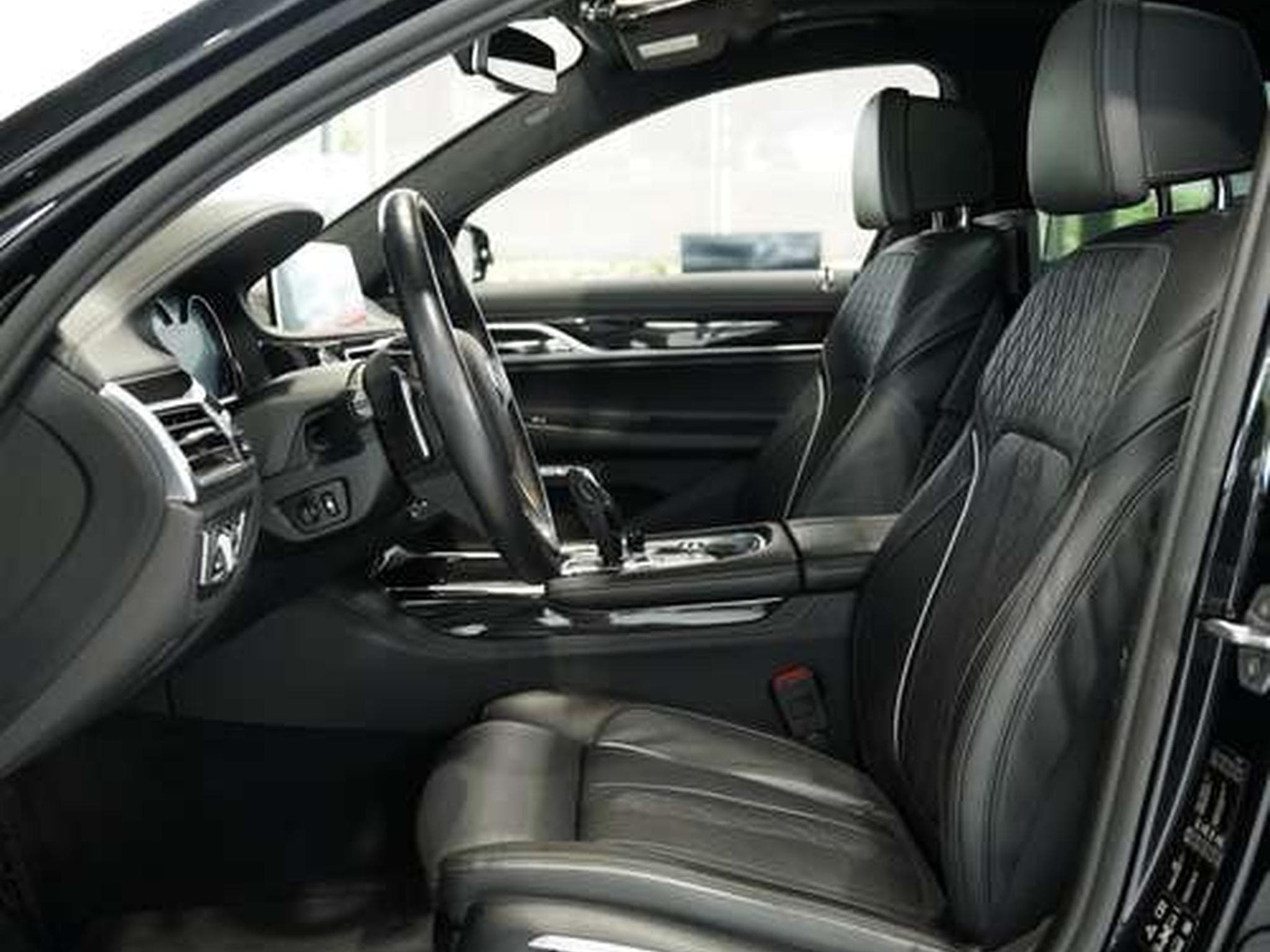 BMW 750 i xDrive M Sportpaket*20 *B&W *GSD *S-AGA (2015) - Photo 26