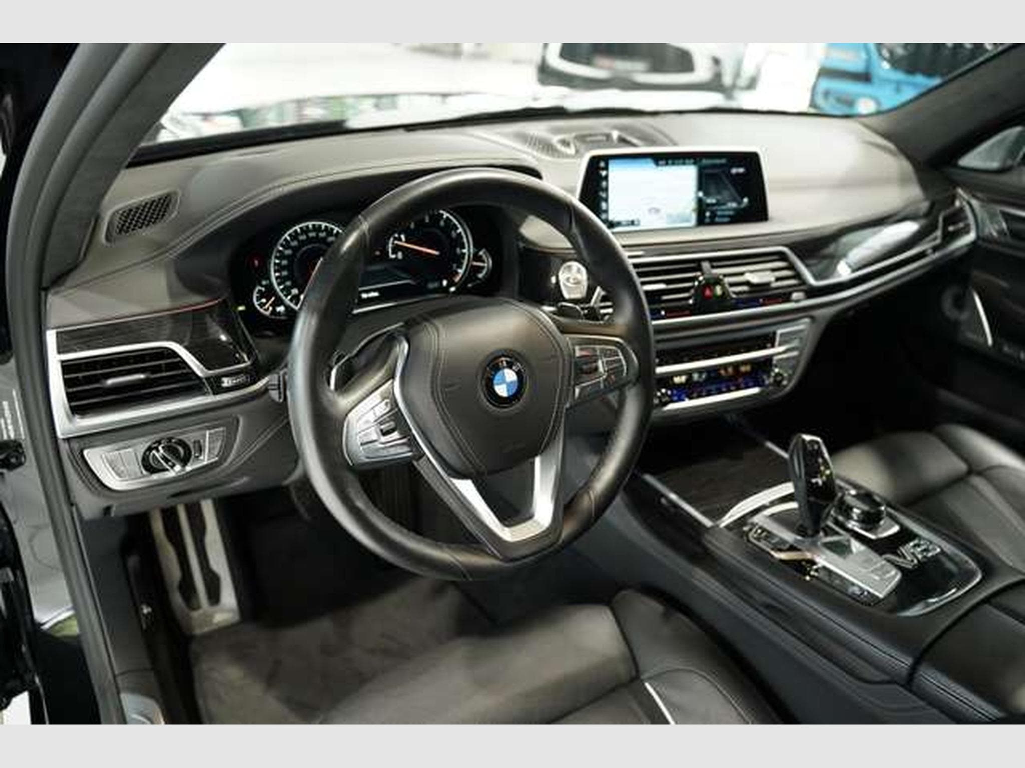 BMW 750 i xDrive M Sportpaket*20 *B&W *GSD *S-AGA (2015) - Photo 30
