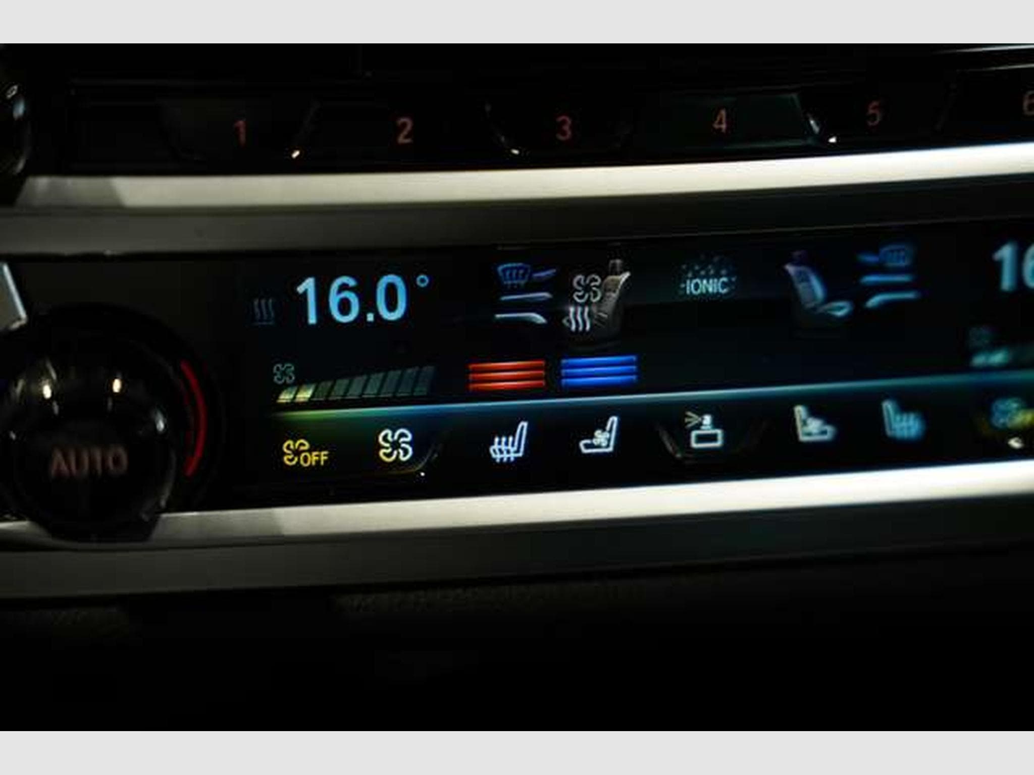 BMW 750 i xDrive M Sportpaket*20 *B&W *GSD *S-AGA (2015) - Photo 35