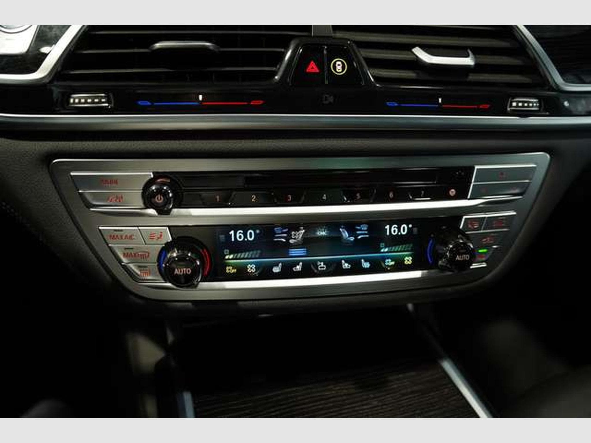 BMW 750 i xDrive M Sportpaket*20 *B&W *GSD *S-AGA (2015) - Photo 36