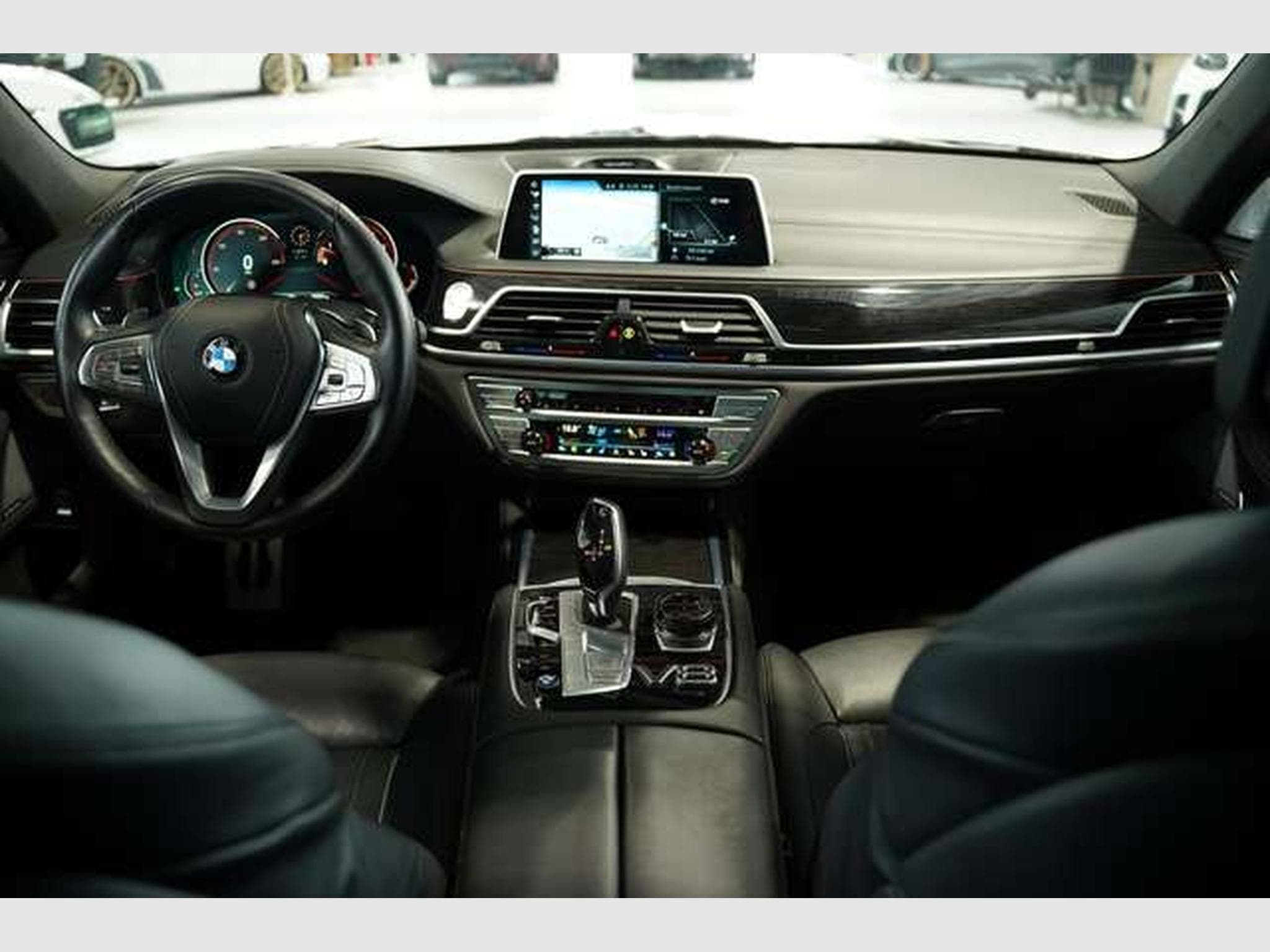 BMW 750 i xDrive M Sportpaket*20 *B&W *GSD *S-AGA (2015) - Photo 46