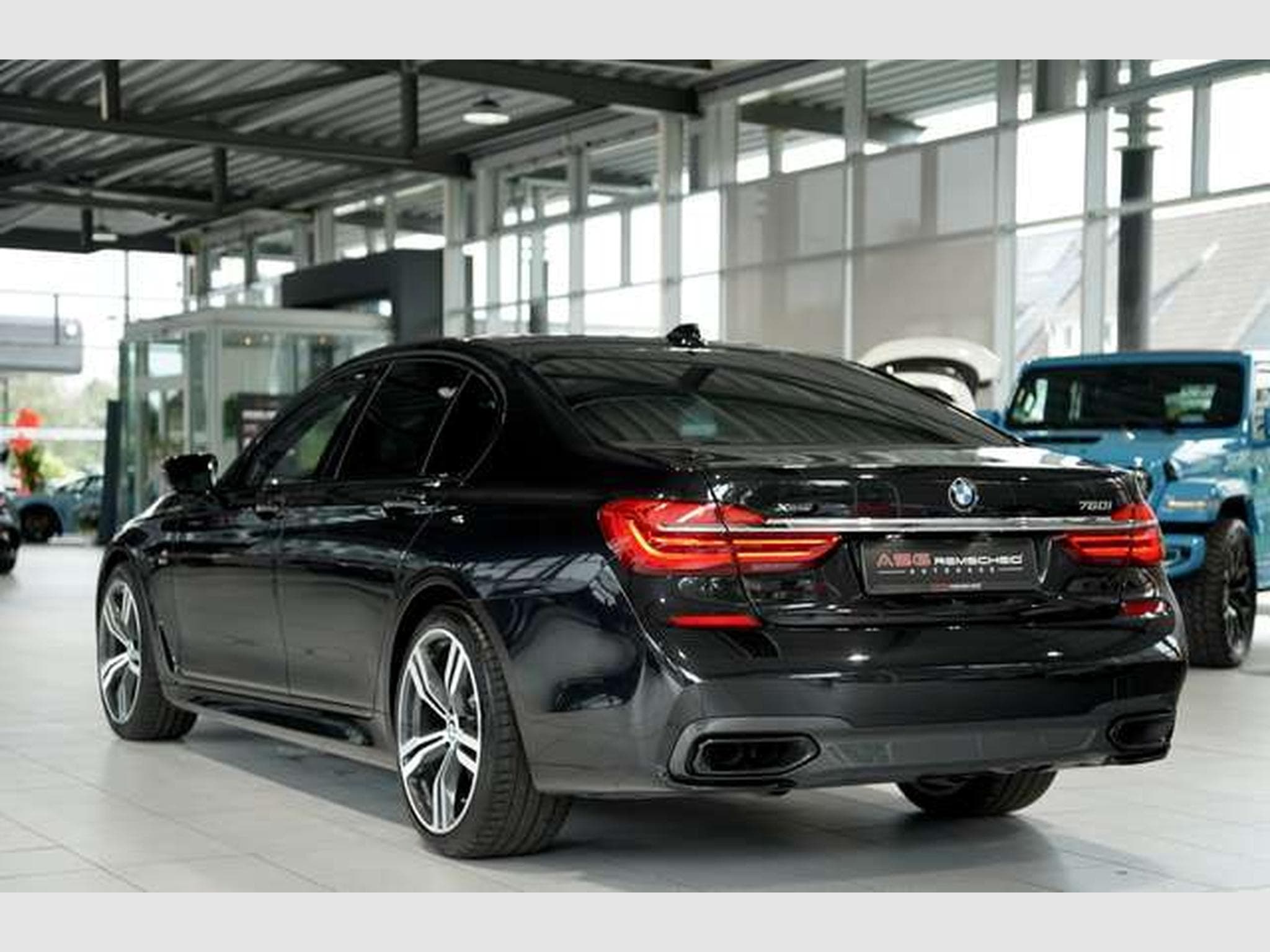 BMW 750 i xDrive M Sportpaket*20 *B&W *GSD *S-AGA (2015) - Photo 9