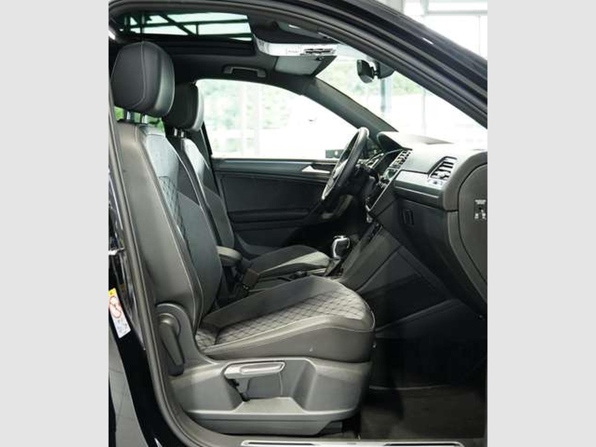 VW Tiguan R-Line 4M 2.H *20 *Pano *7-Sitz (2024) - Photo 18