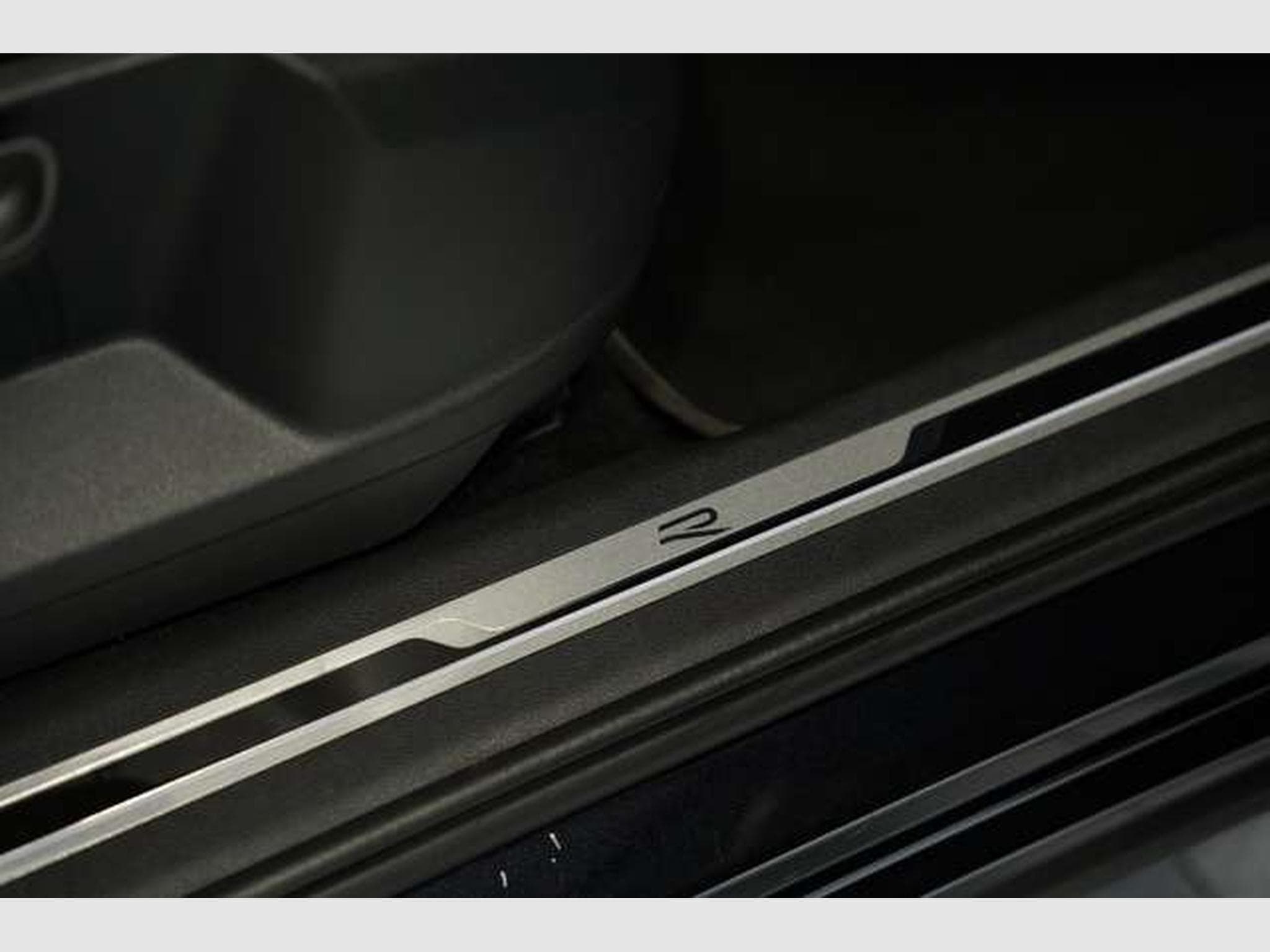 VW Tiguan R-Line 4M 2.H *20 *Pano *7-Sitz (2024) - Photo 20