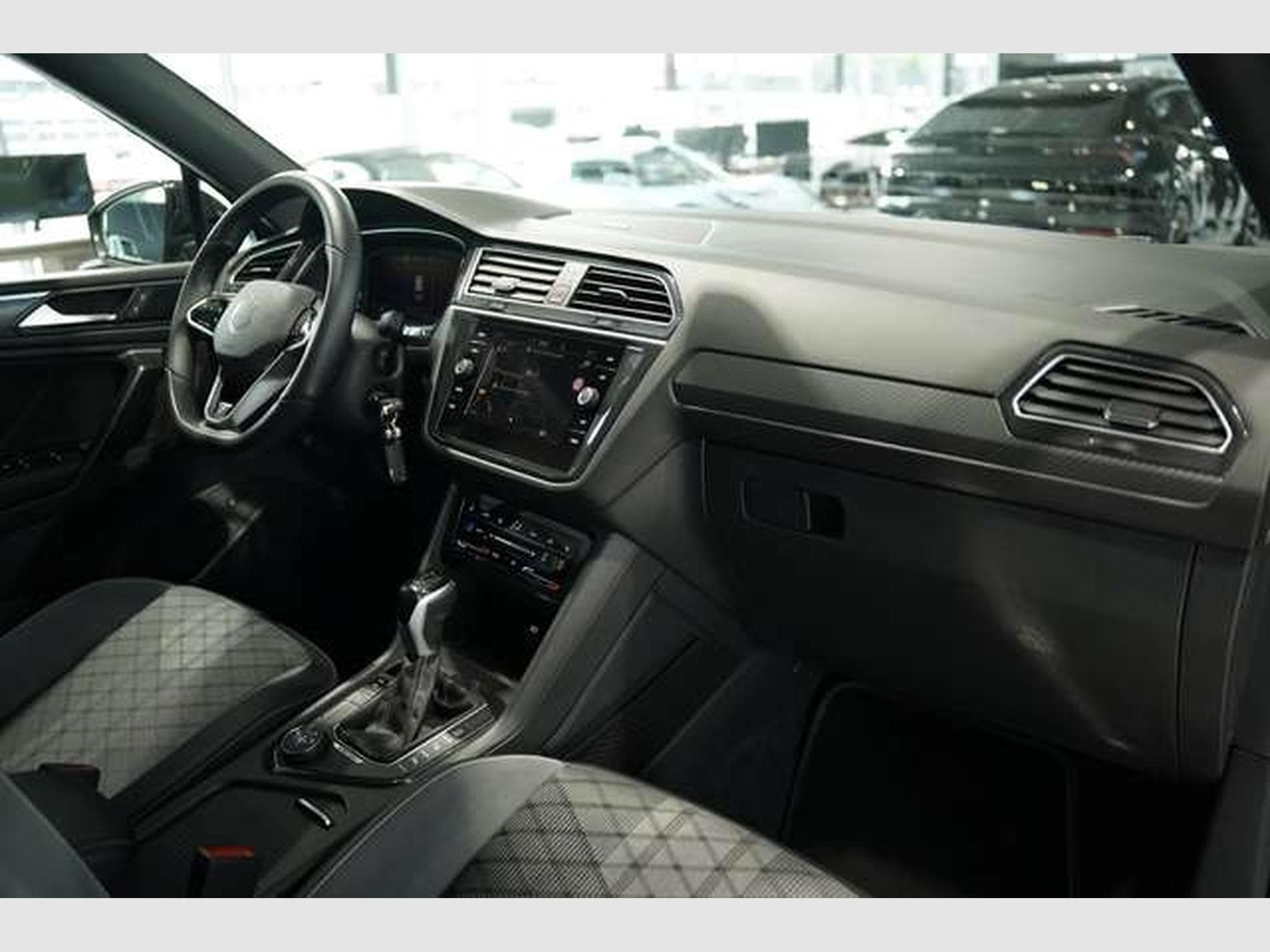 VW Tiguan R-Line 4M 2.H *20 *Pano *7-Sitz (2024) - Photo 21