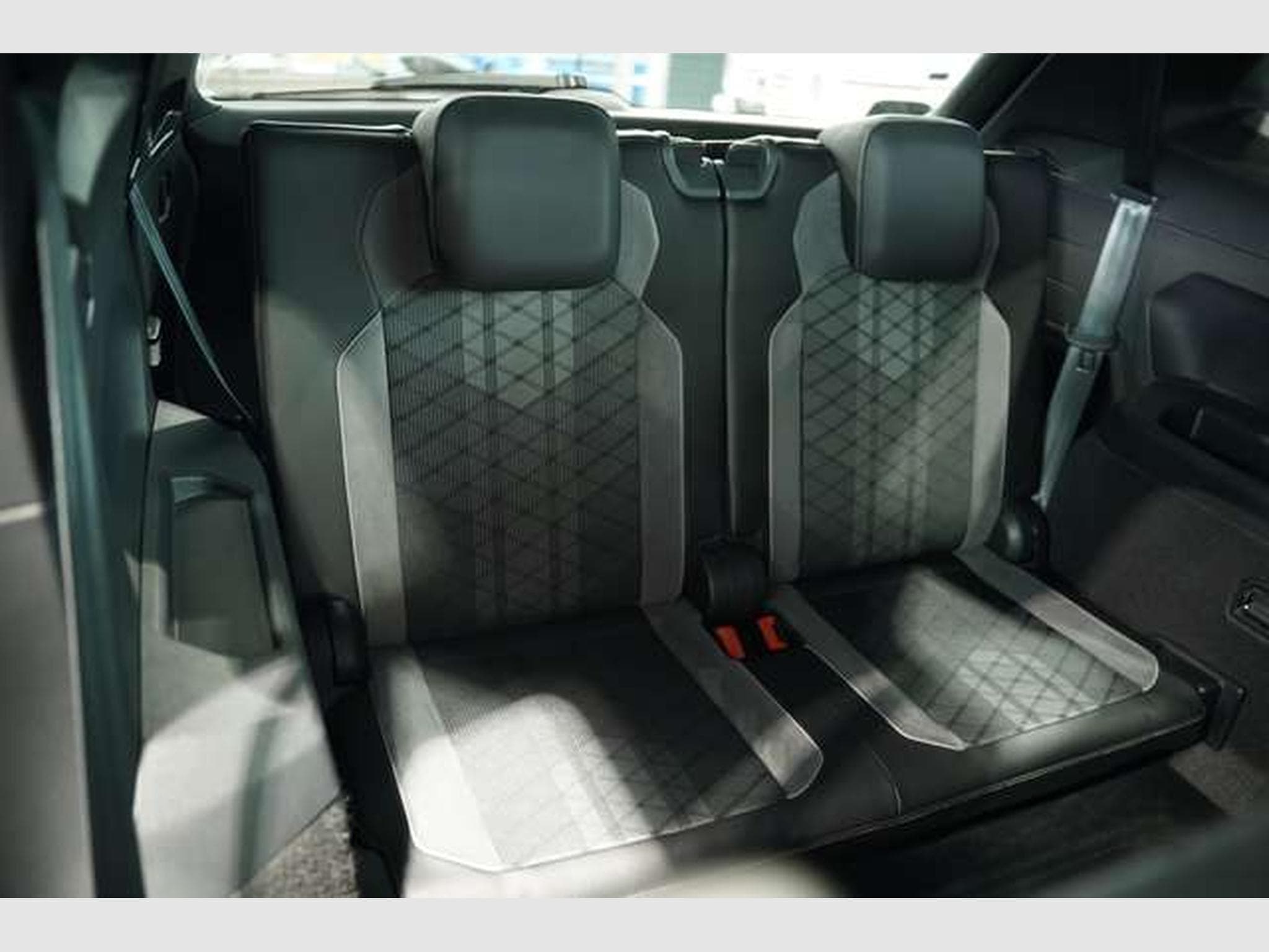 VW Tiguan R-Line 4M 2.H *20 *Pano *7-Sitz (2024) - Photo 24