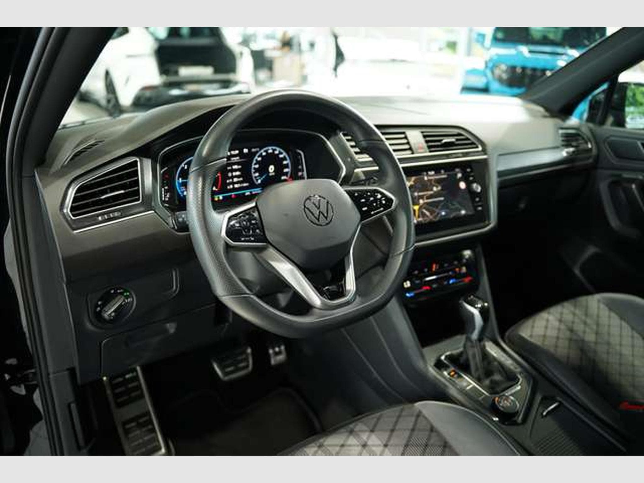 VW Tiguan R-Line 4M 2.H *20 *Pano *7-Sitz (2024) - Photo 30