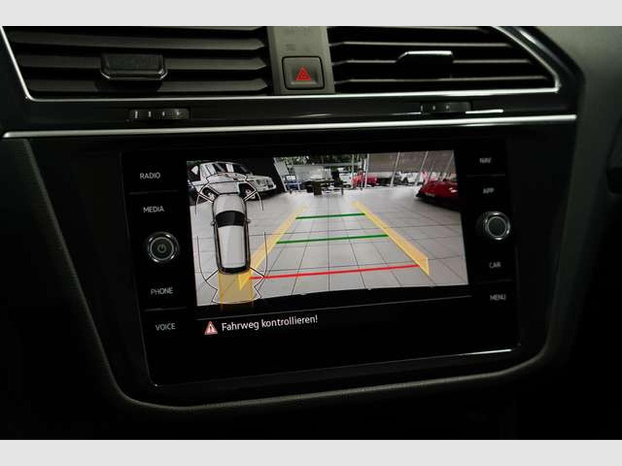 VW Tiguan R-Line 4M 2.H *20 *Pano *7-Sitz (2024) - Photo 32
