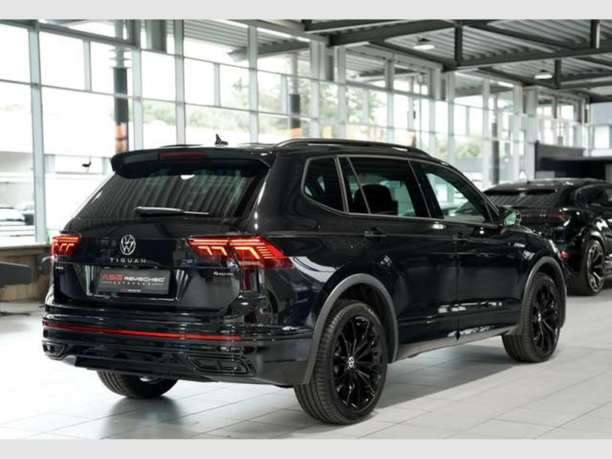 VW Tiguan R-Line 4M 2.H *20 *Pano *7-Sitz (2024) - Photo 8