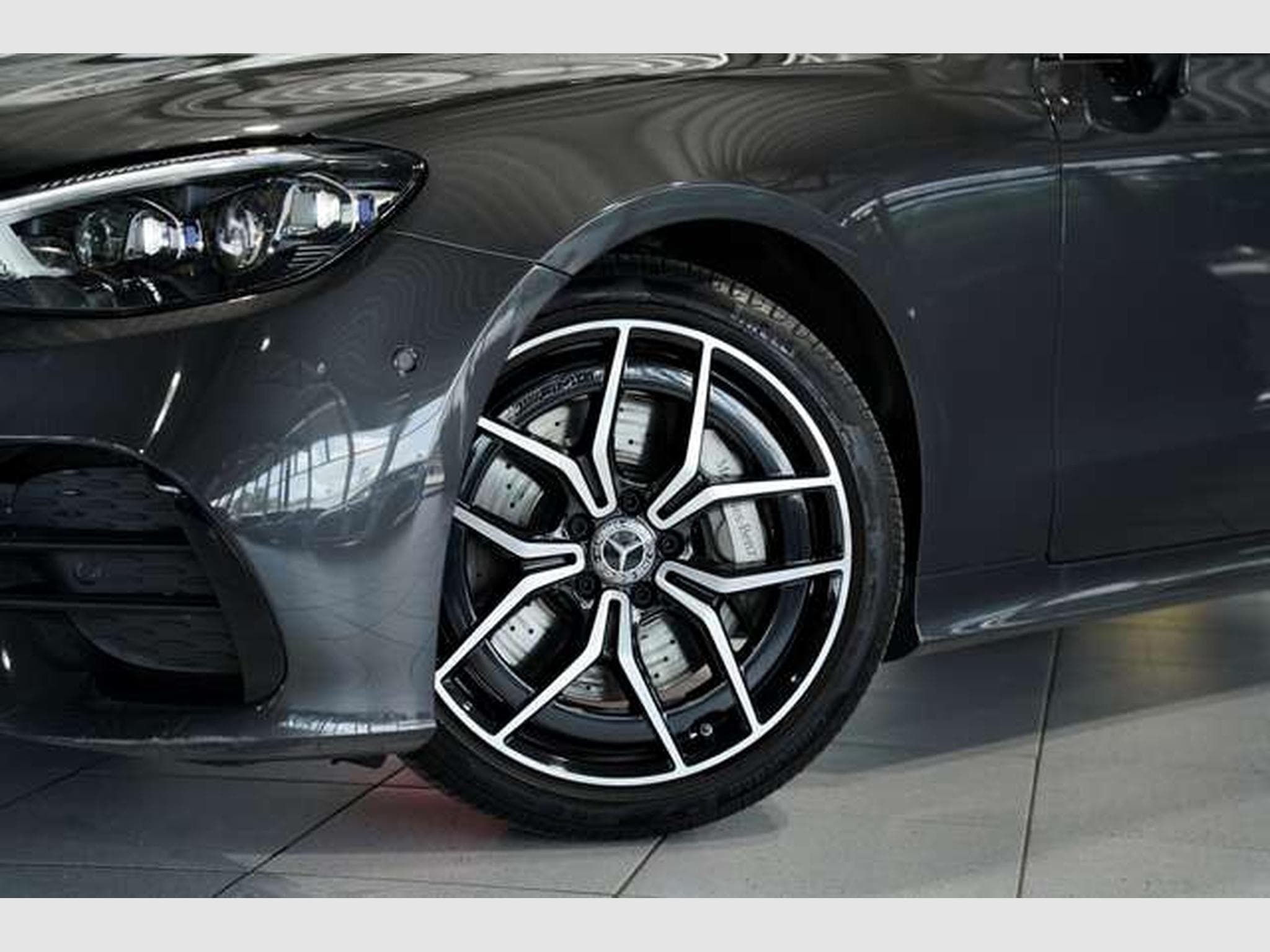 Mercedes E 300 Coupé AMG Line *BURM *LUFT *Night *Memory (2021) - Photo 3