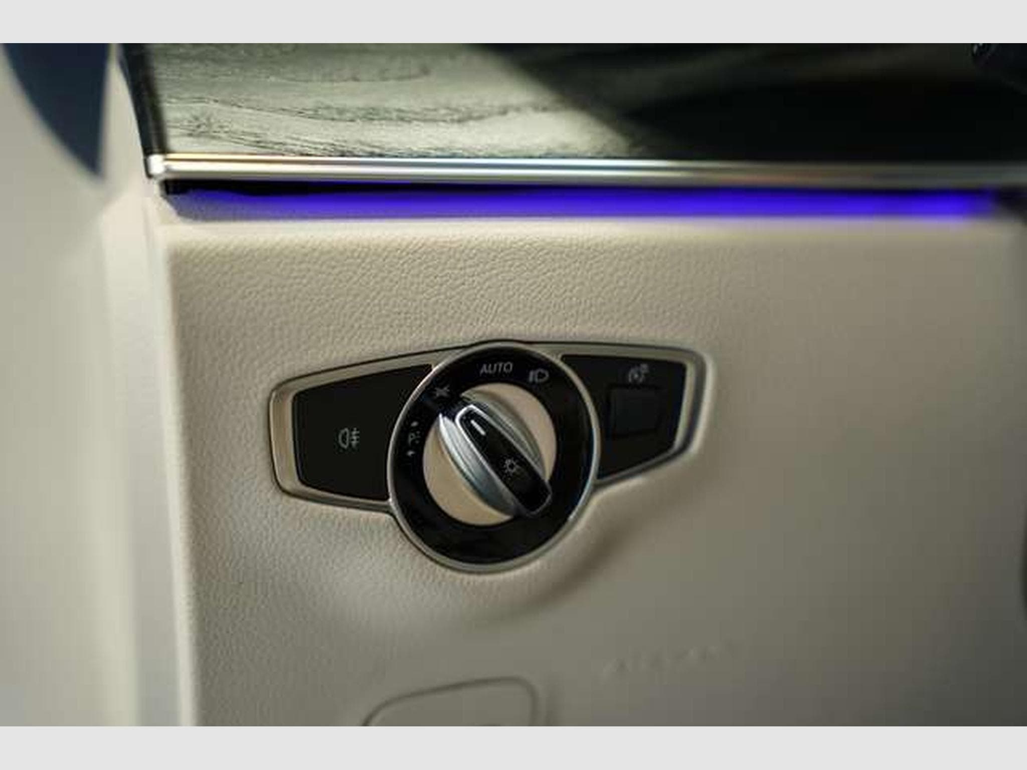 Mercedes E 300 Coupé AMG Line *BURM *LUFT *Night *Memory (2021) - Photo 30