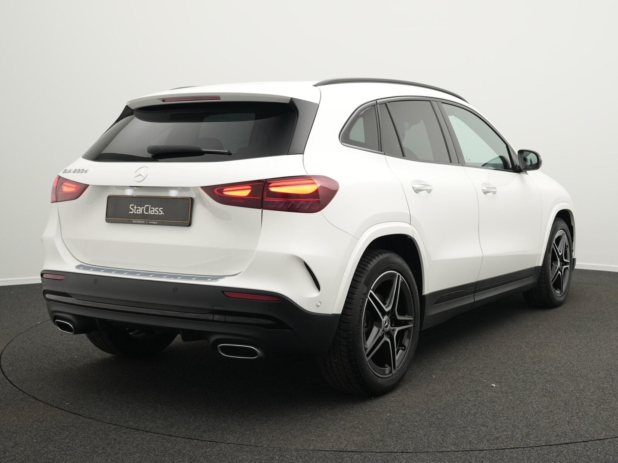 Mercedes GLA 200 d AMG-Line Multi+Kamera+Night+19"+AHK (2025) - Photo 3