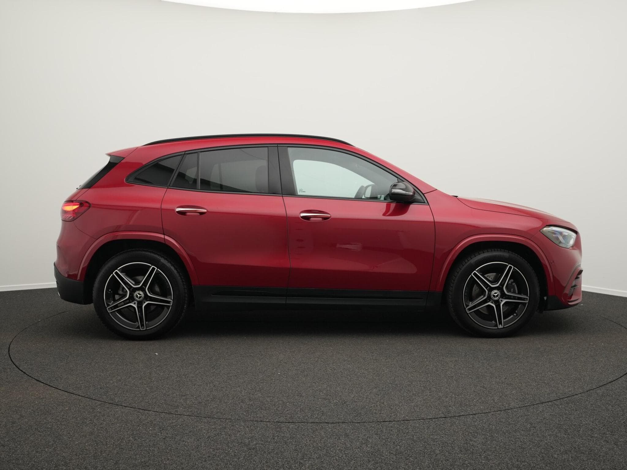 Mercedes GLA 200 d AMG-Line Multi+Kamera+AHK+Night (2025) - Photo 5